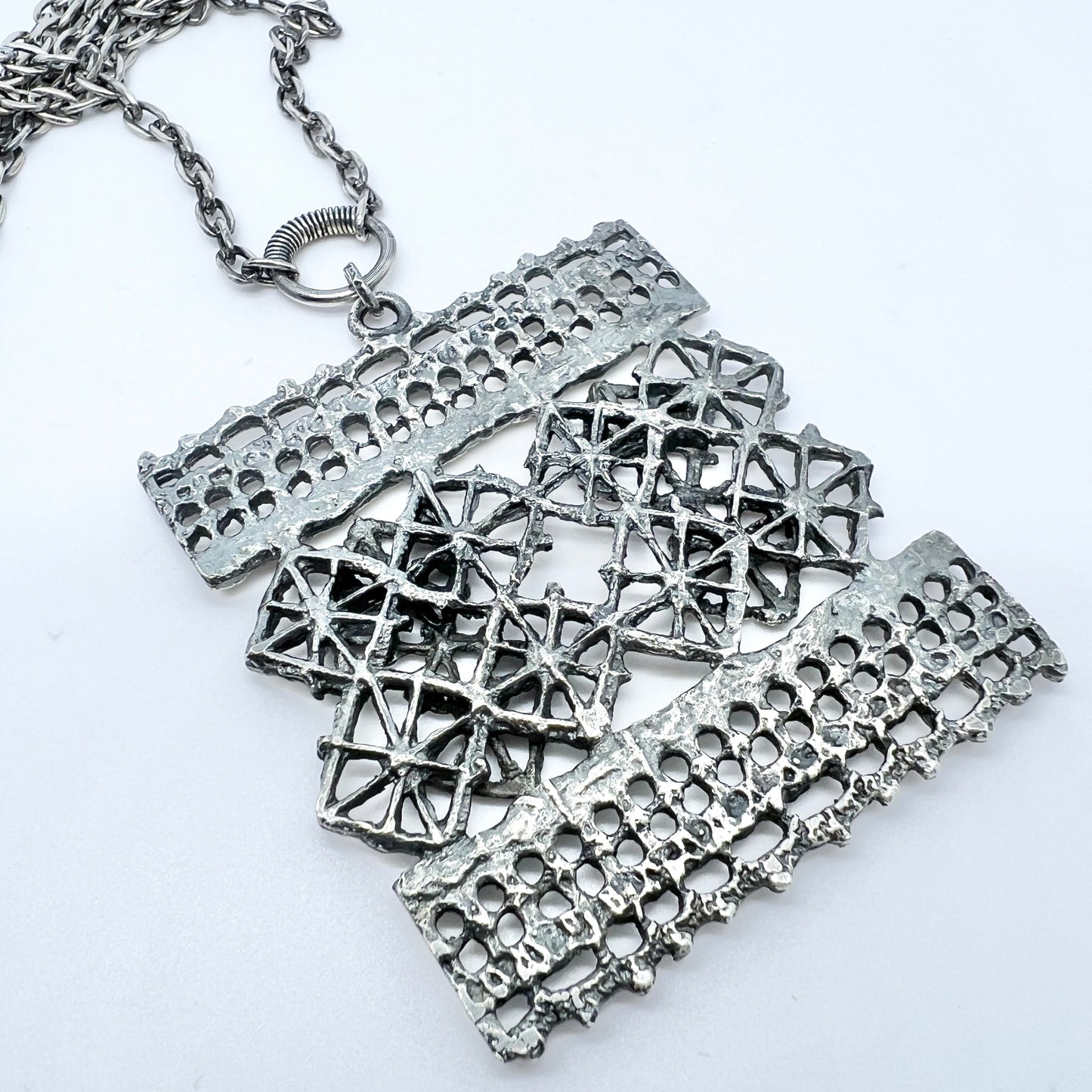 Pentti Sarpaneva for Turun Hopea, Finland 1970. Vintage Solid Silver Pendant Necklace.