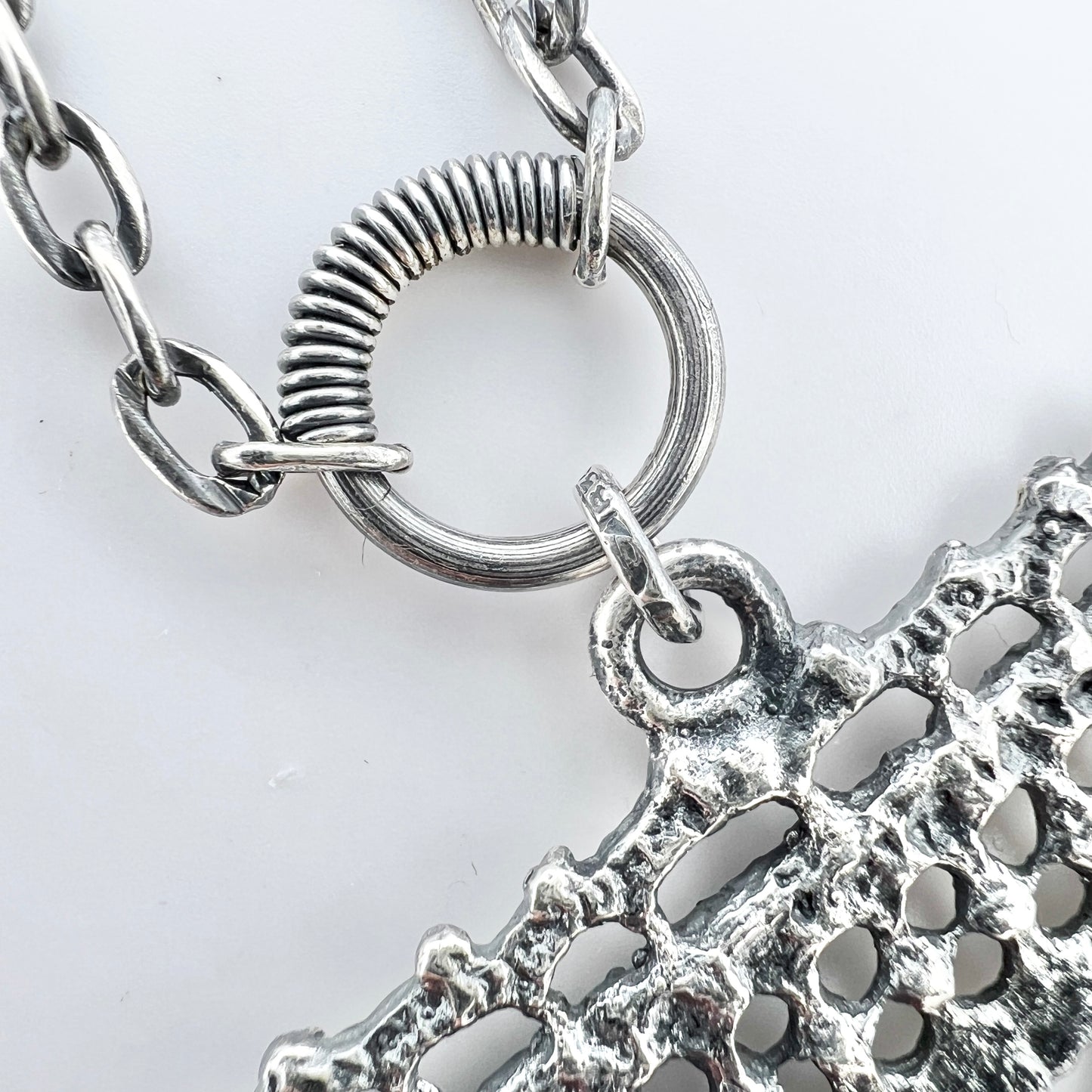 Pentti Sarpaneva for Turun Hopea, Finland 1970. Vintage Solid Silver Pendant Necklace.