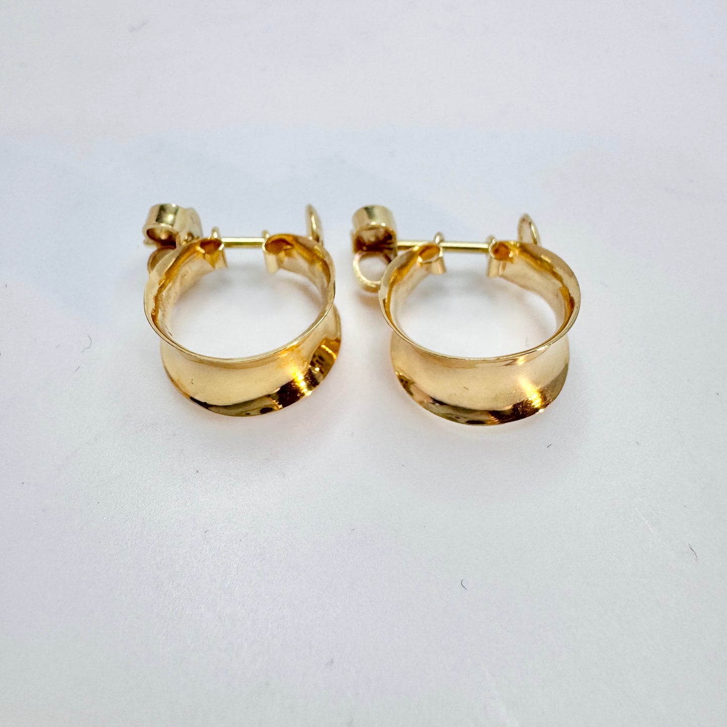 Alton, Sweden 1964. Vintage 18k Gold Hoop Earrings.