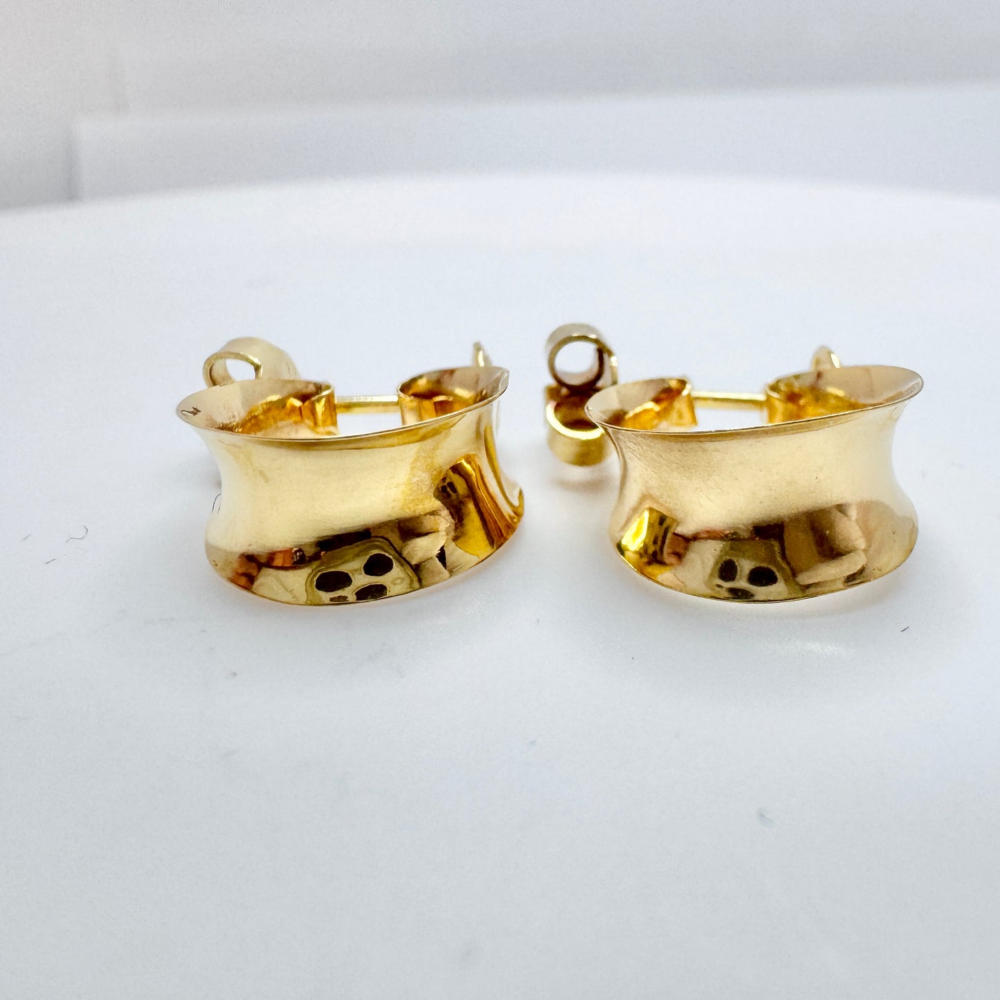 Alton, Sweden 1964. Vintage 18k Gold Hoop Earrings.