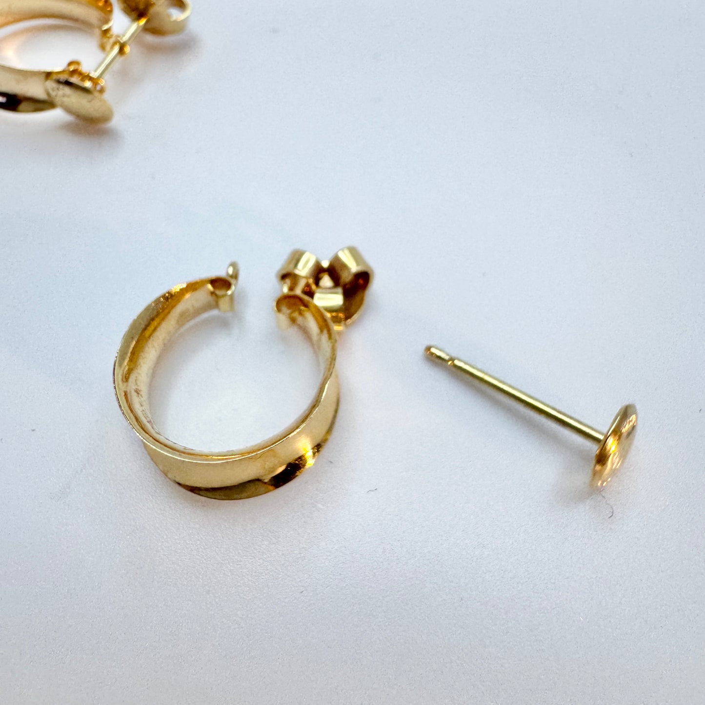 Alton, Sweden 1964. Vintage 18k Gold Hoop Earrings.