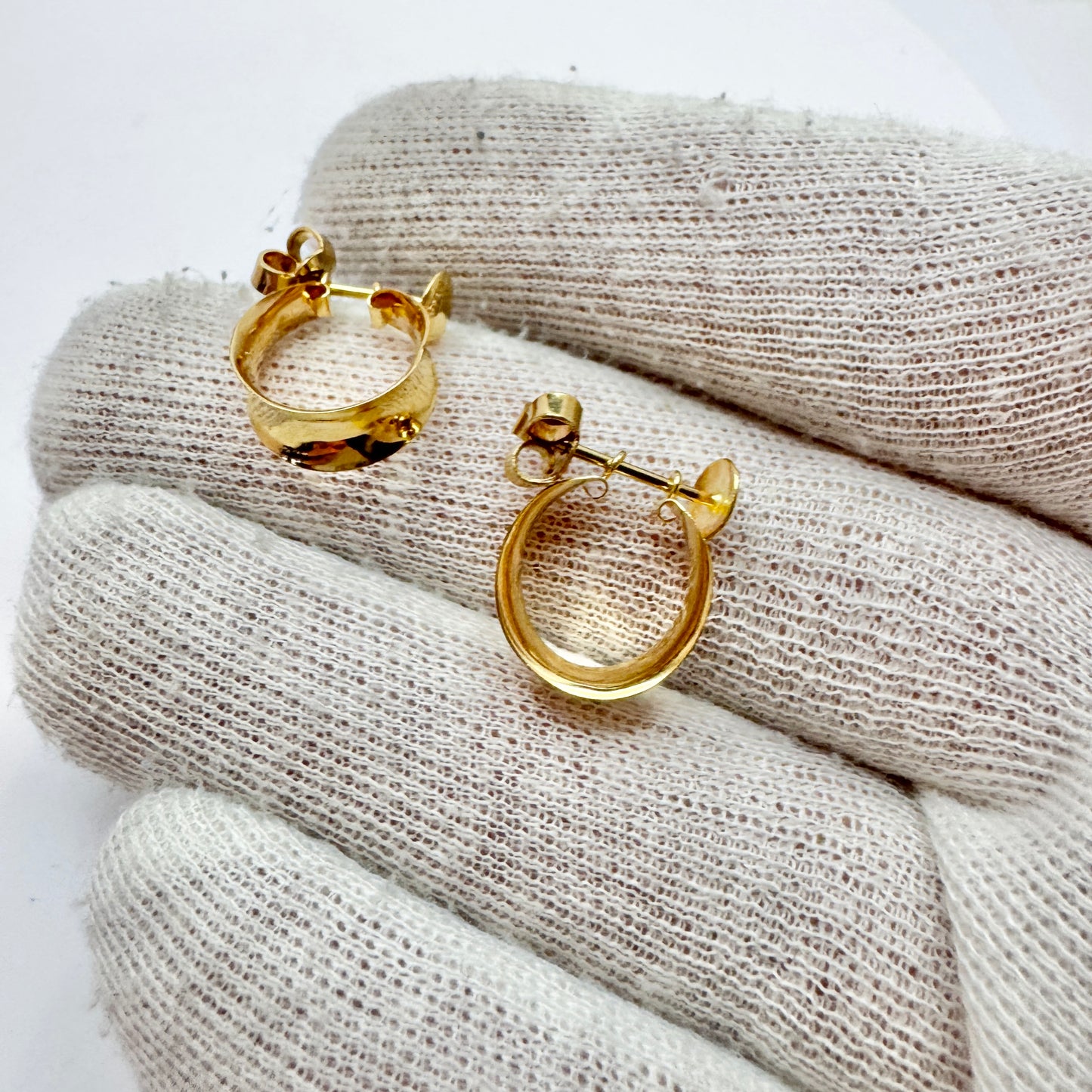 Alton, Sweden 1964. Vintage 18k Gold Hoop Earrings.