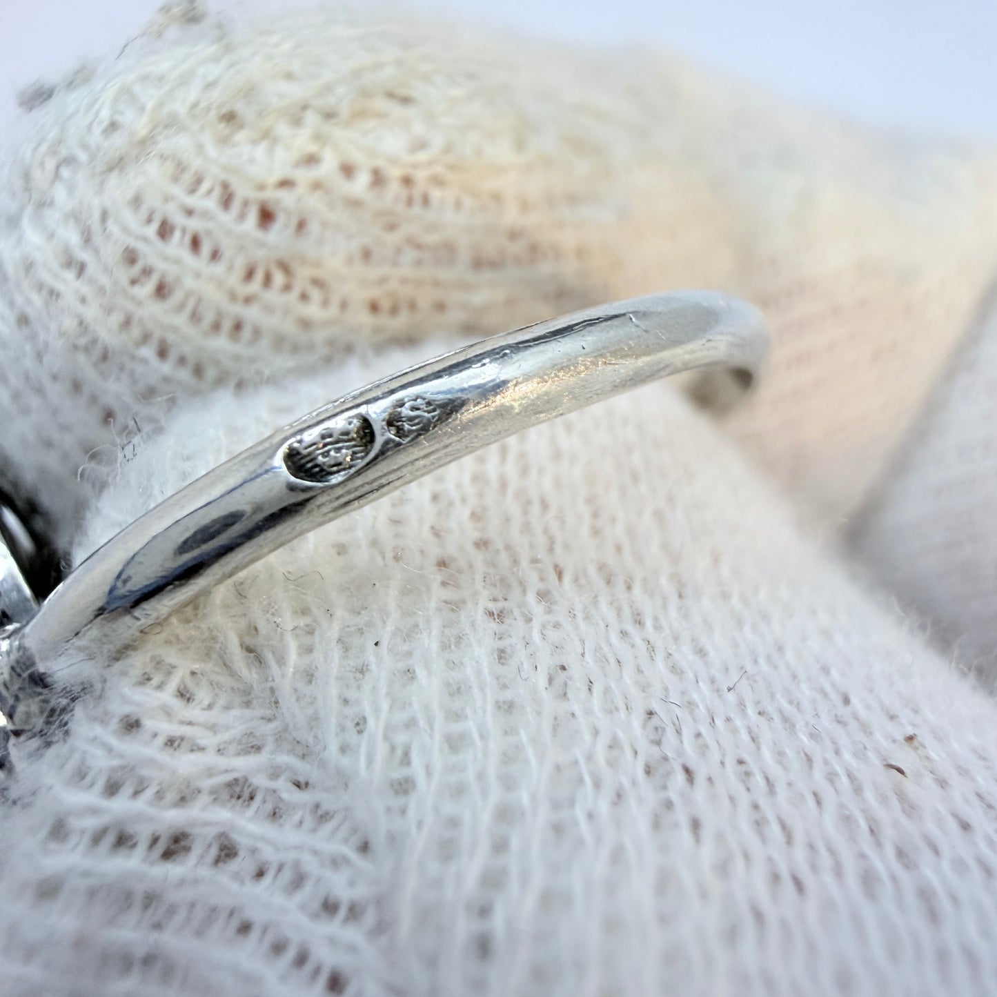 Vintage c 1940s. Solid Silver Paste Stone Ring.
