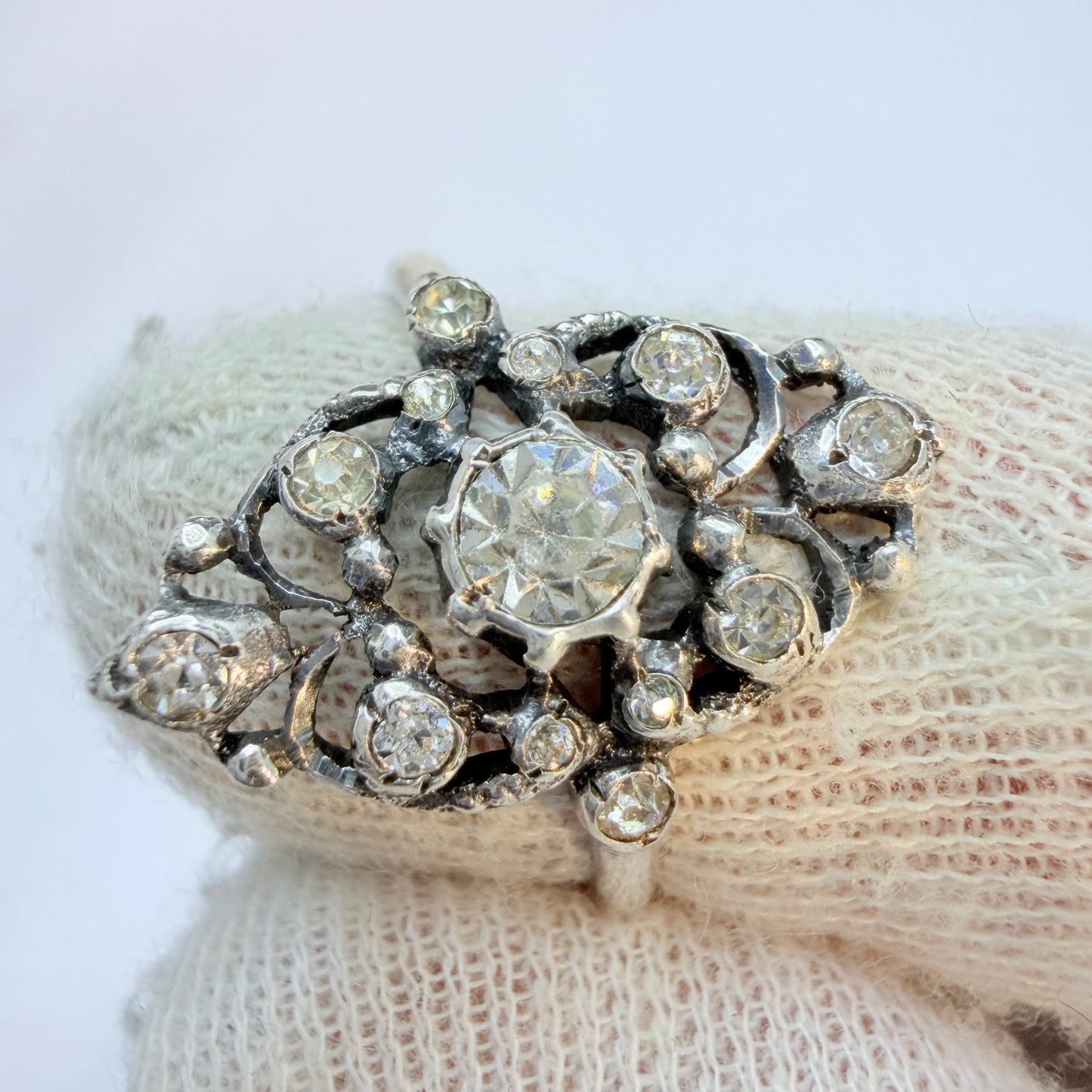 Vintage c 1940s. Solid Silver Paste Stone Ring.