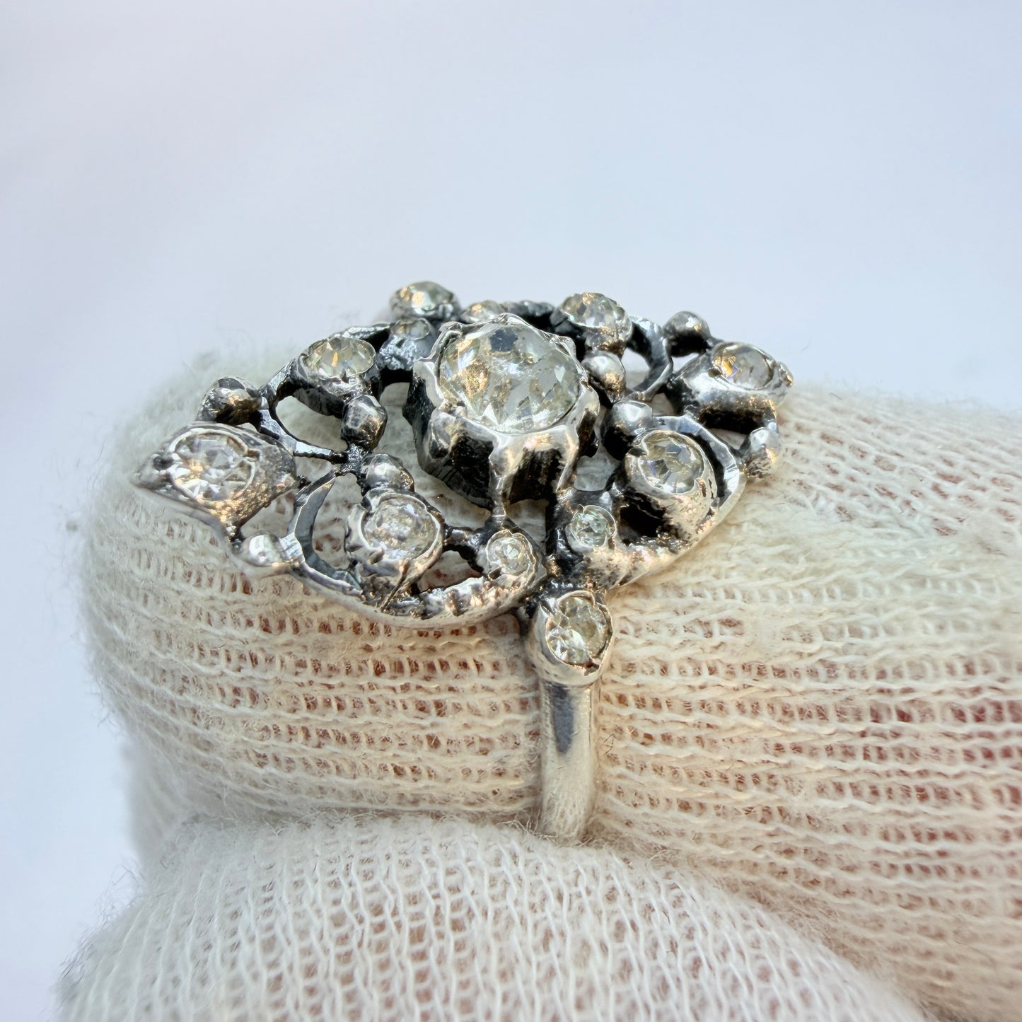 Vintage c 1940s. Solid Silver Paste Stone Ring.