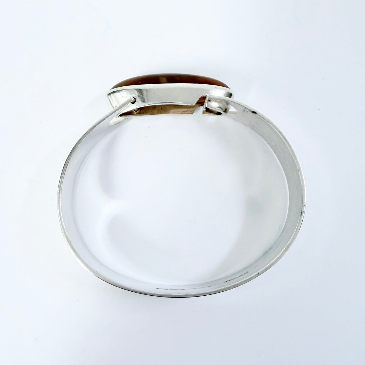 H.Kaksonen for Kaunis Koru, Finland 1961. Vintage Solid Silver Agate Hinged Bangle Bracelet.