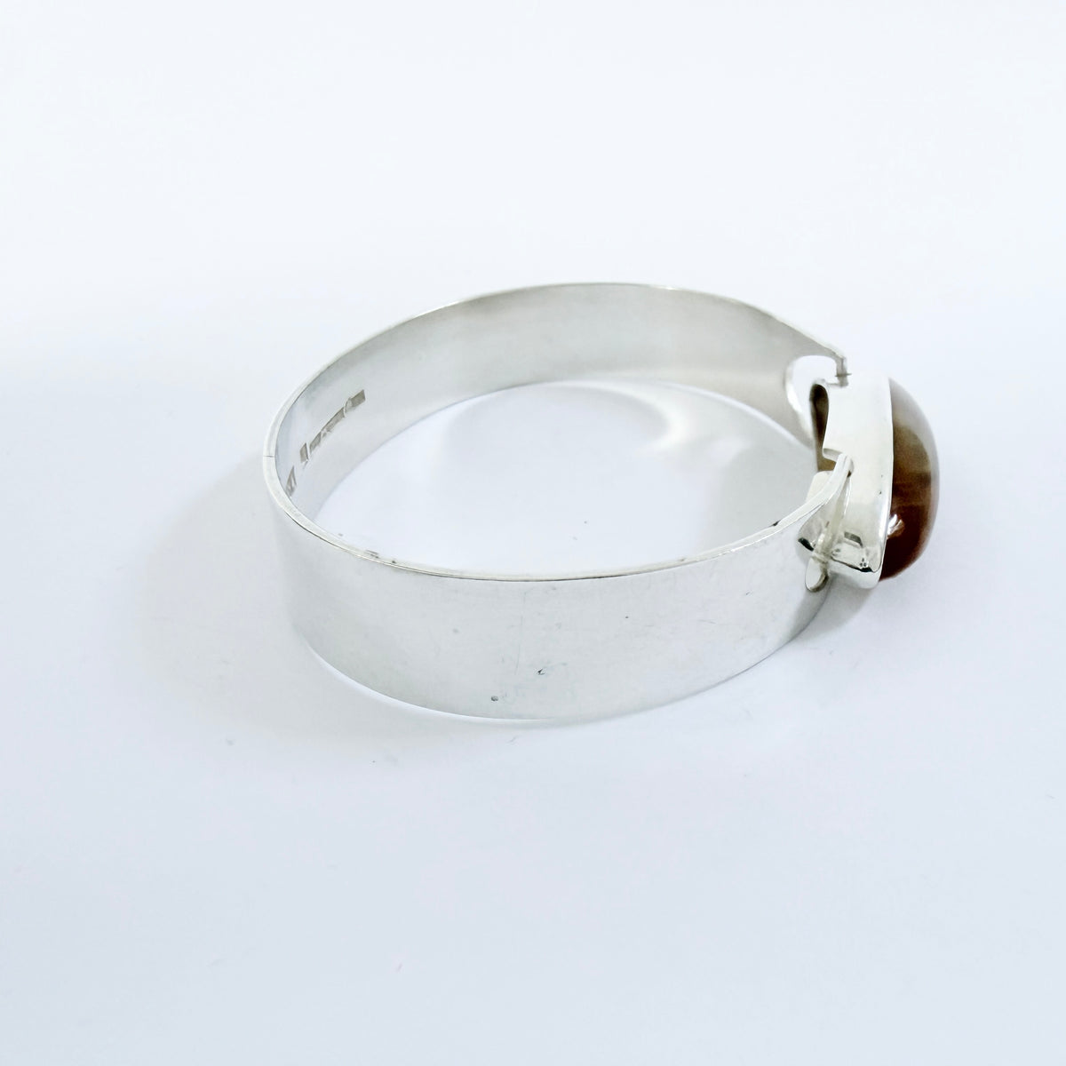 H.Kaksonen for Kaunis Koru, Finland 1961. Vintage Solid Silver Agate Hinged Bangle Bracelet.