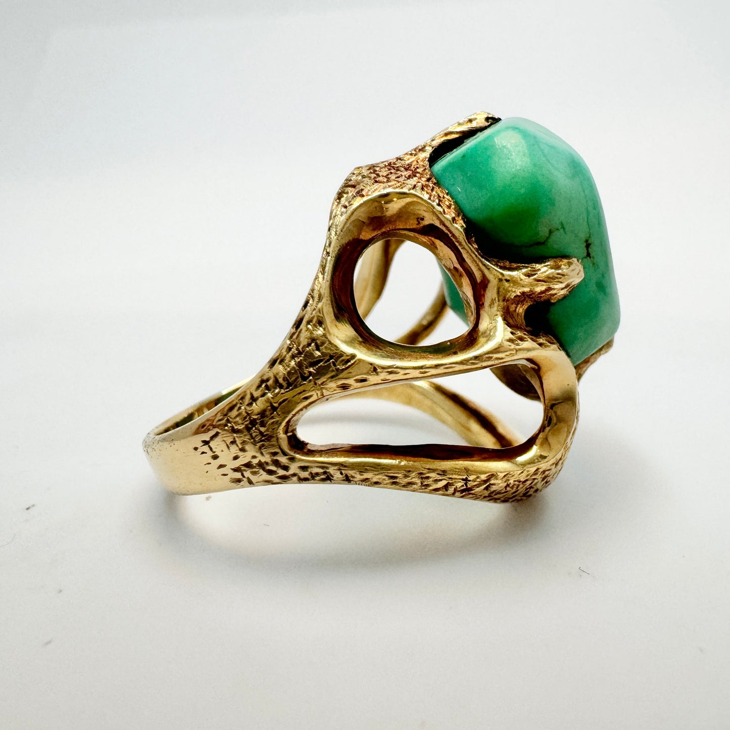 Vintage 1970s. Bold 14k Gold Turquoise Cocktail RIng.