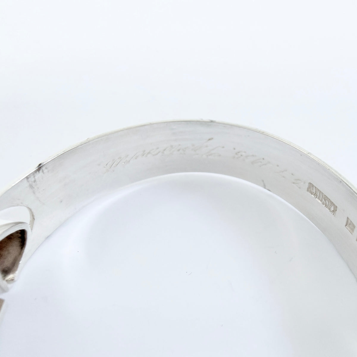 H.Kaksonen for Kaunis Koru, Finland 1961. Vintage Solid Silver Agate Hinged Bangle Bracelet.