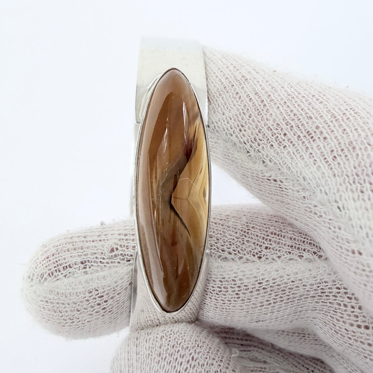 H.Kaksonen for Kaunis Koru, Finland 1961. Vintage Solid Silver Agate Hinged Bangle Bracelet.
