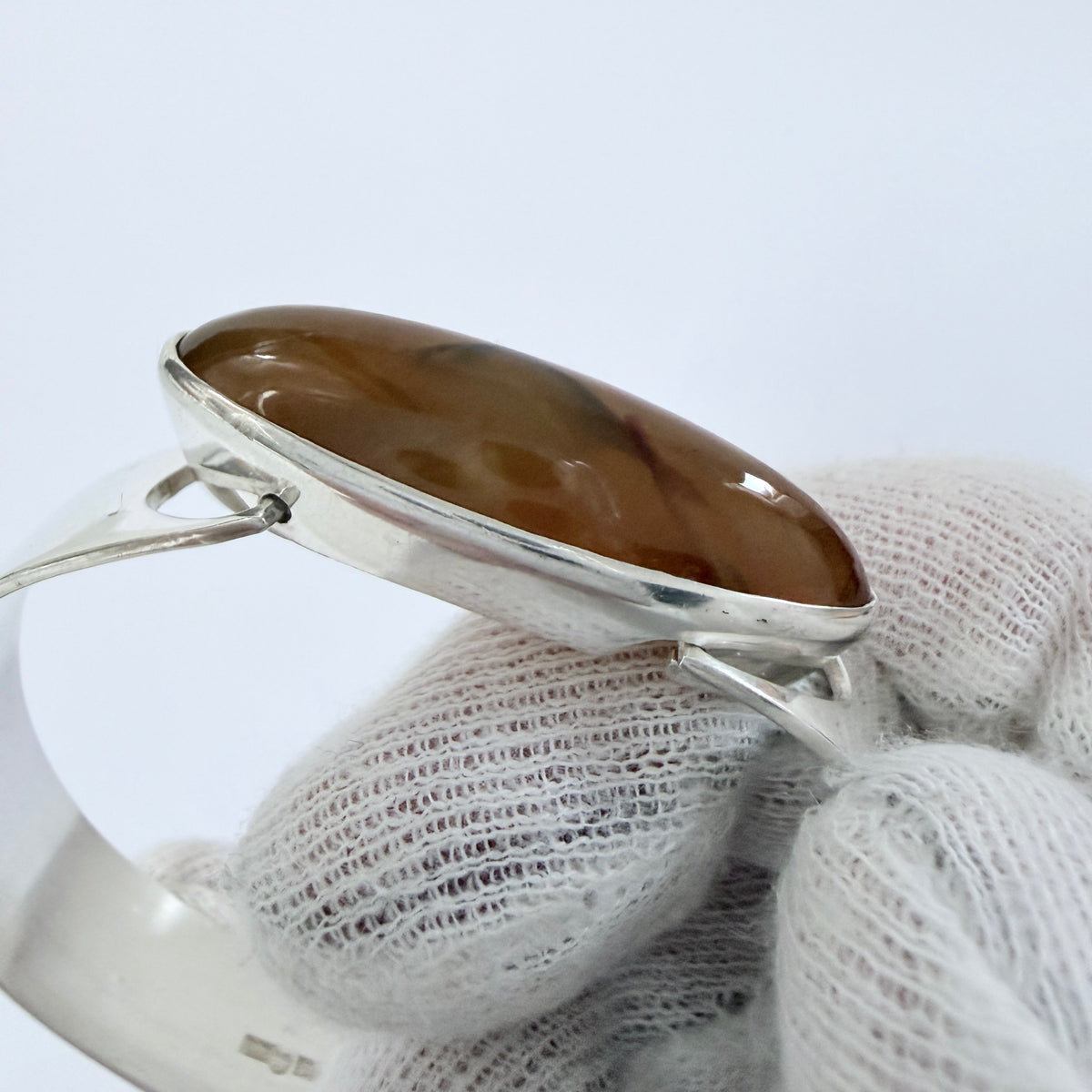 H.Kaksonen for Kaunis Koru, Finland 1961. Vintage Solid Silver Agate Hinged Bangle Bracelet.