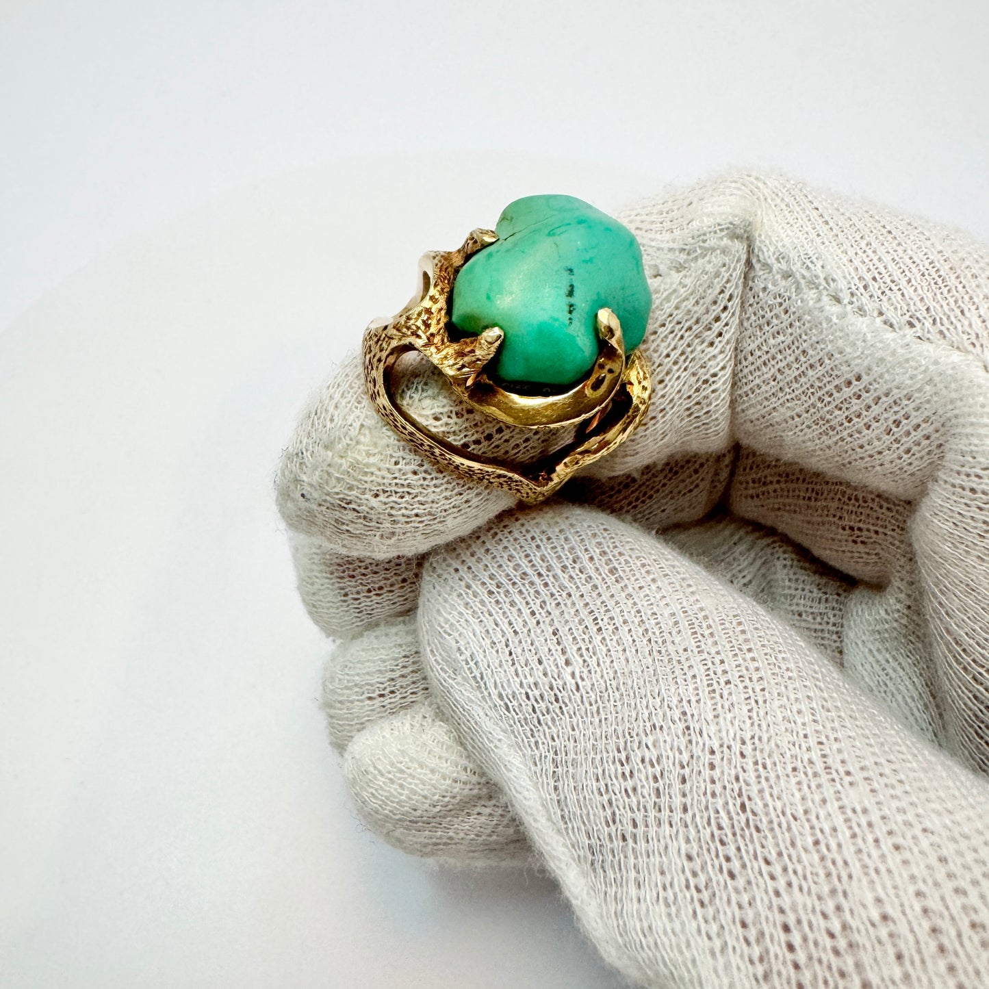 Vintage 1970s. Bold 14k Gold Turquoise Cocktail RIng.