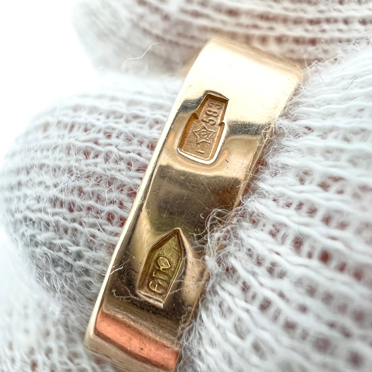 USSR Soviet c 1970s. Vintage 14k Gold Synthetic Sapphire Ring.