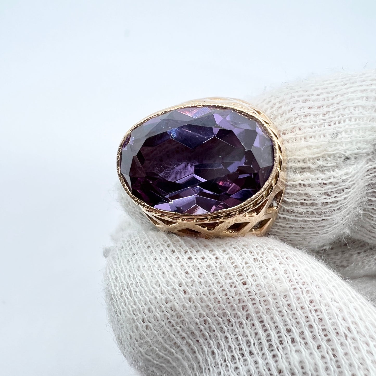 USSR Soviet c 1970s. Vintage 14k Gold Synthetic Sapphire Ring.