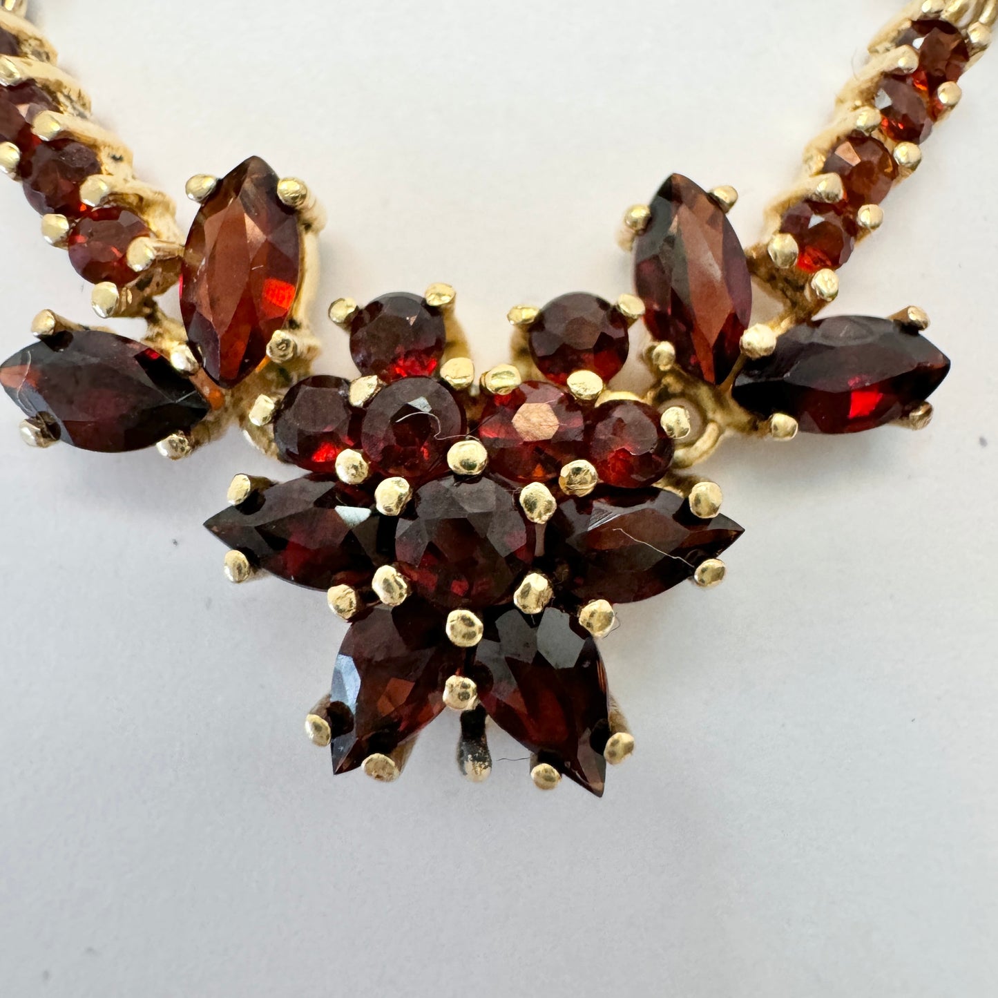 Vintage Sterling Silver Garnet Necklace.