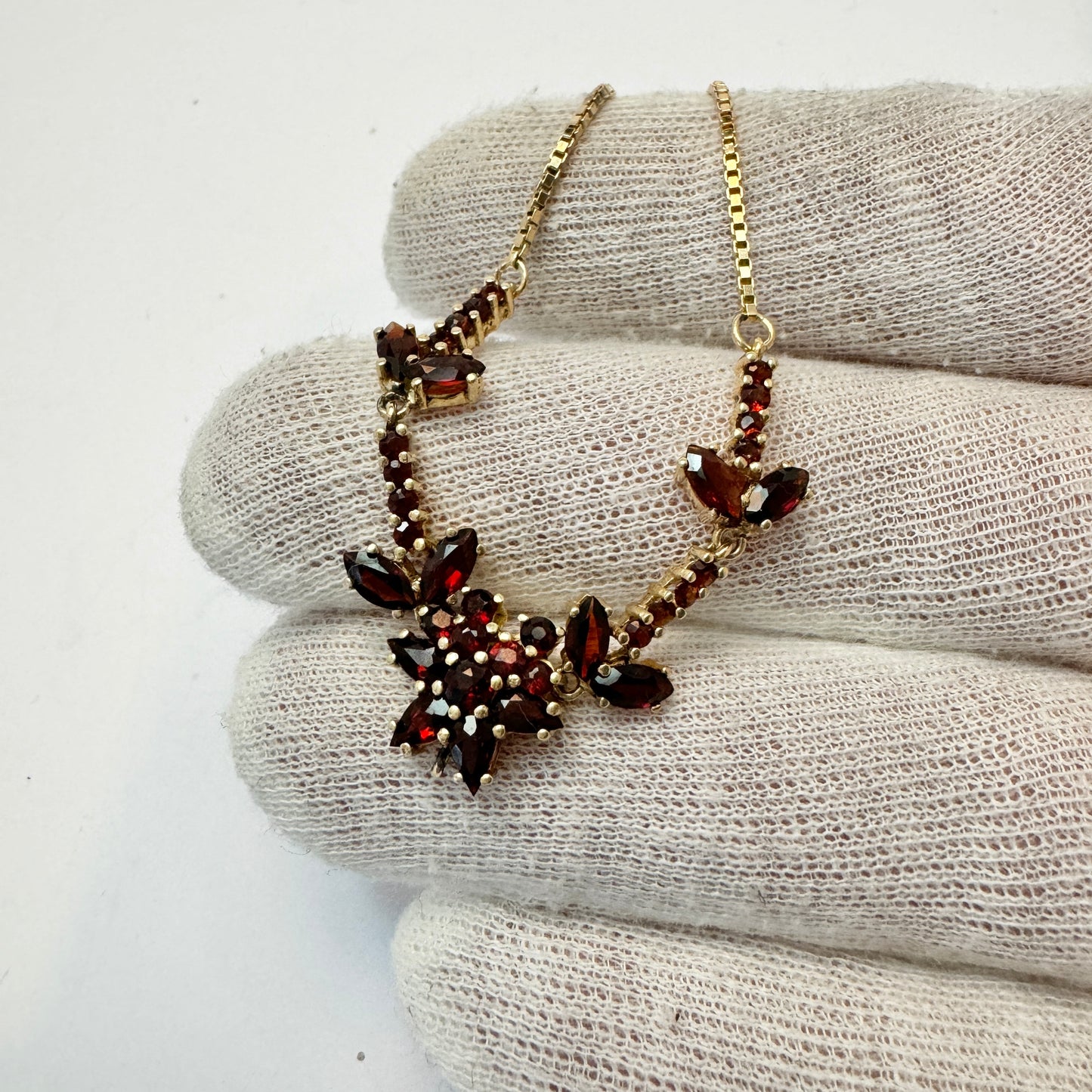 Vintage Sterling Silver Garnet Necklace.