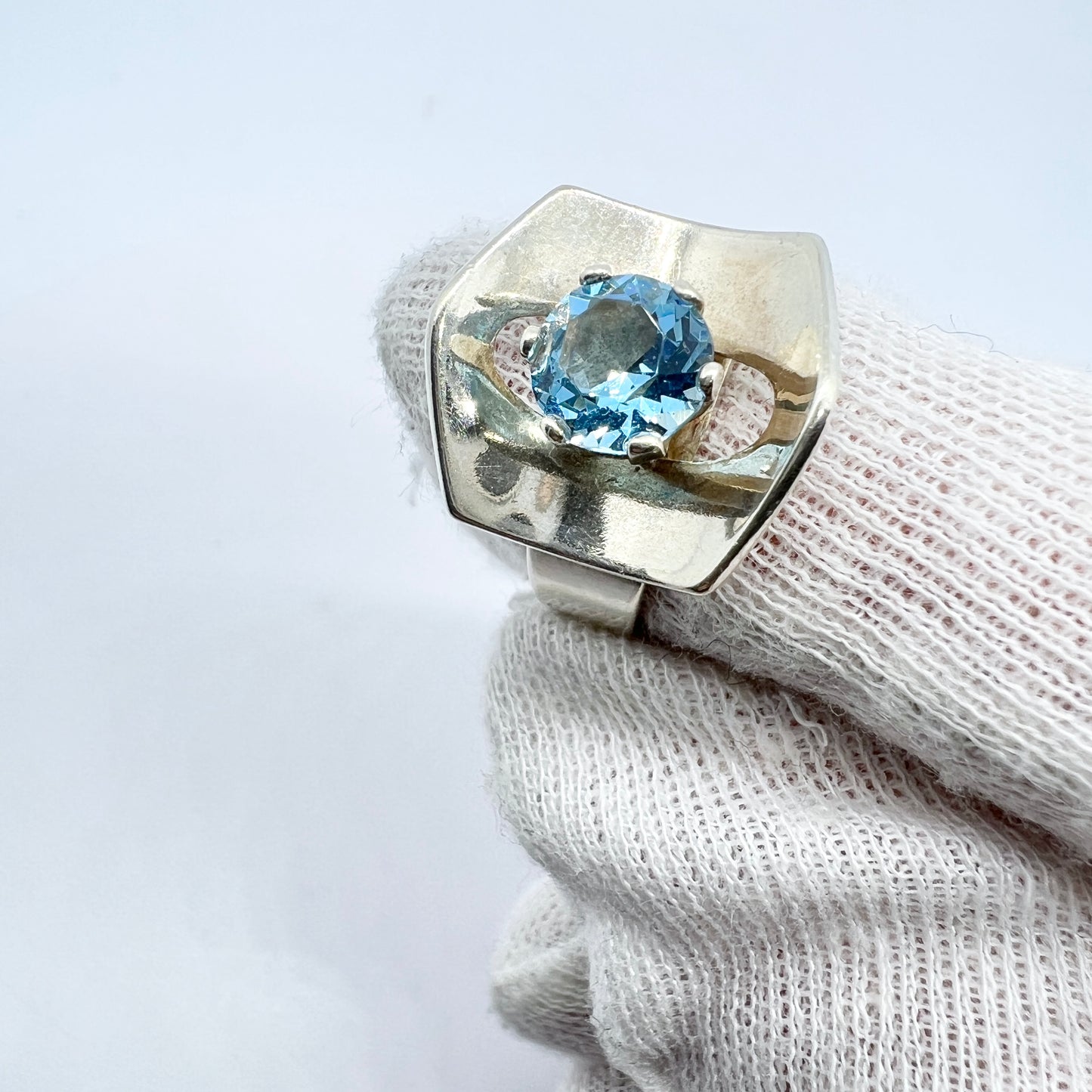 Alton, Sweden 1975. Vintage Sterling Silver Icy Blue Paste Stone Ring.