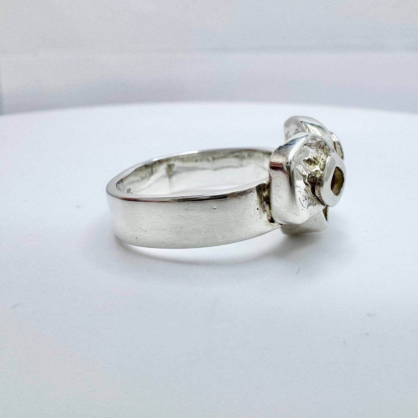 Claes E Giertta, Sweden 1981. Vintage Sterling Silver Ring. Signed.