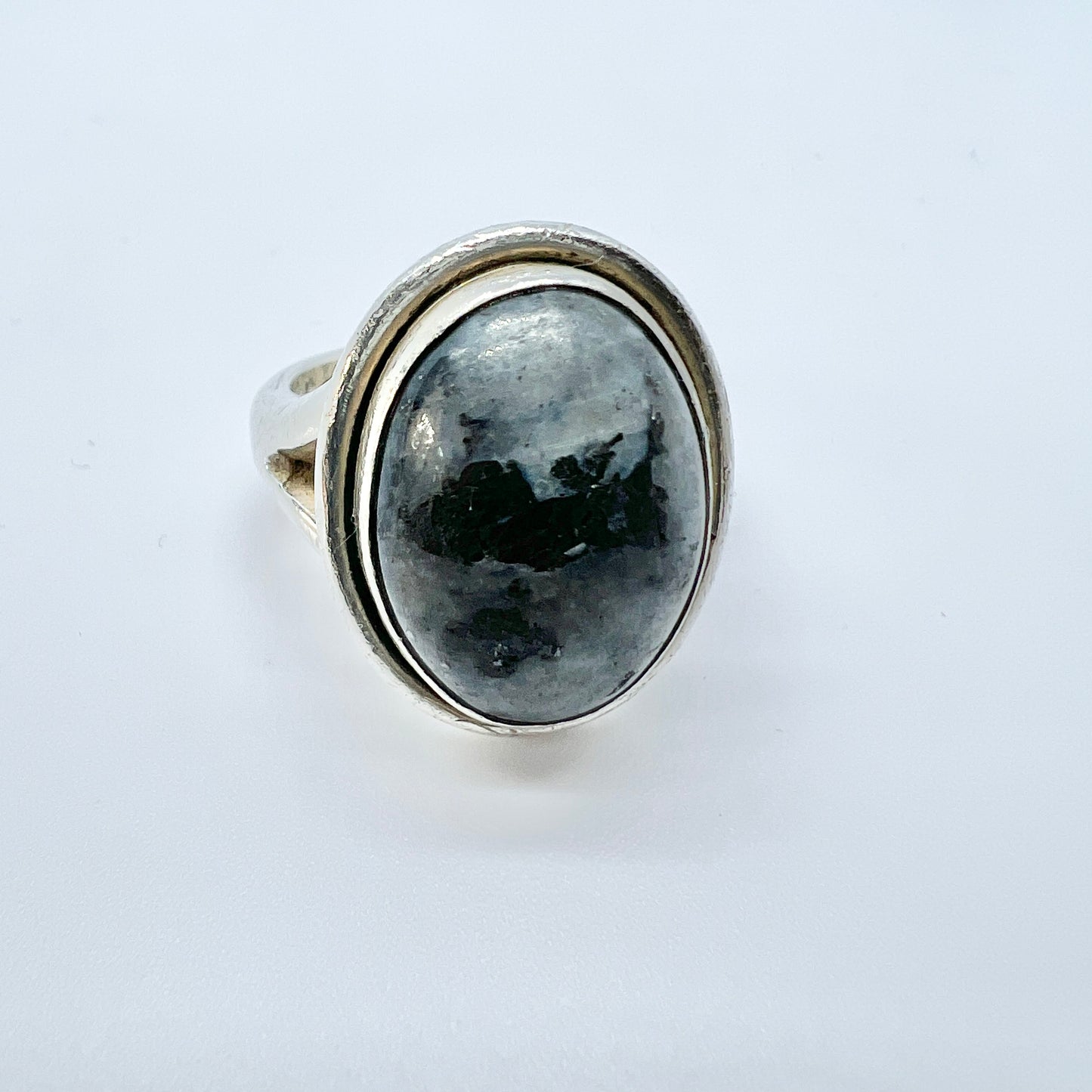 Vintage 1960-70s. Sterling Silver Syenite RIng.