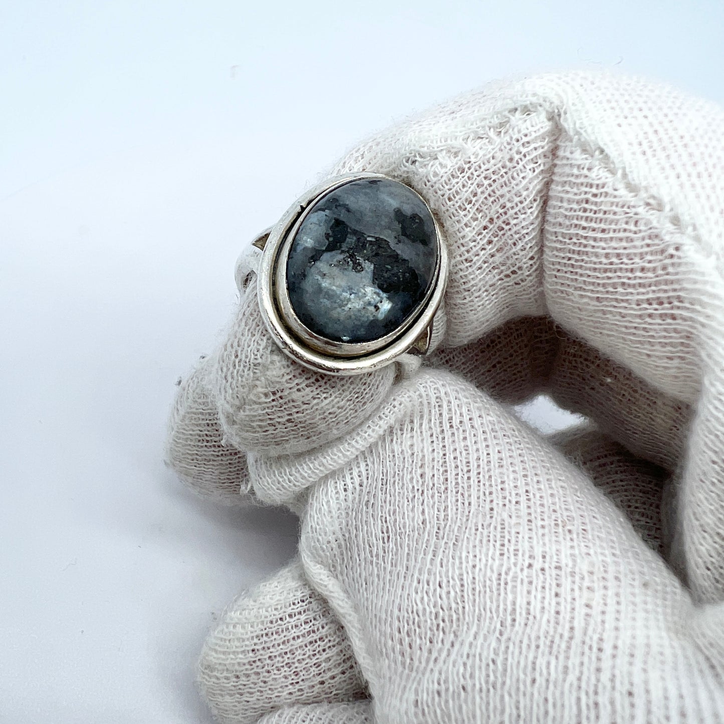 Vintage 1960-70s. Sterling Silver Syenite RIng.