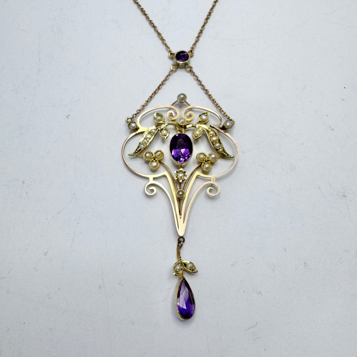 UK 1910s. Antique Edwardian 9k gold Amethyst Seed Pearl Pendant Necklace.