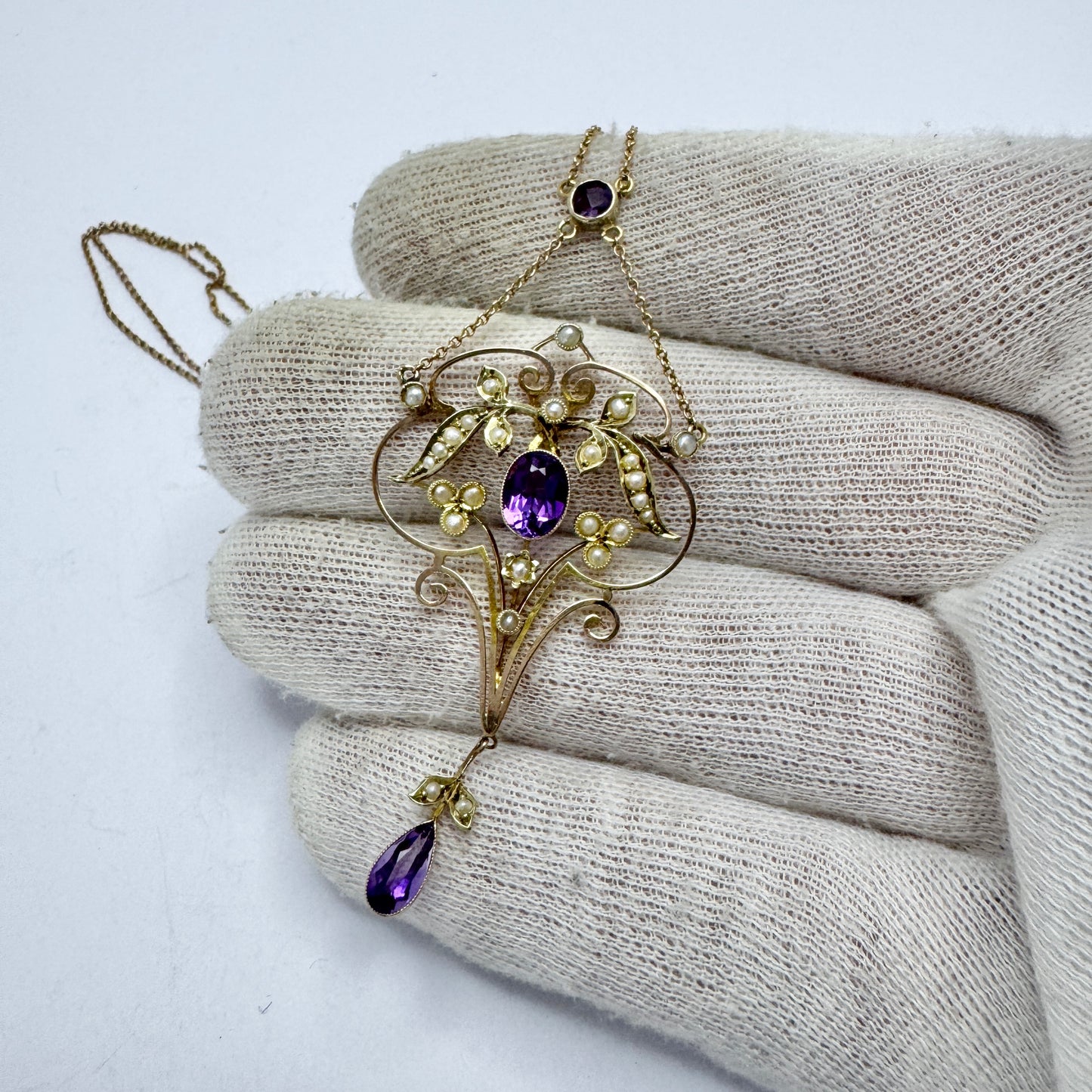 UK 1910s. Antique Edwardian 9k gold Amethyst Seed Pearl Pendant Necklace.