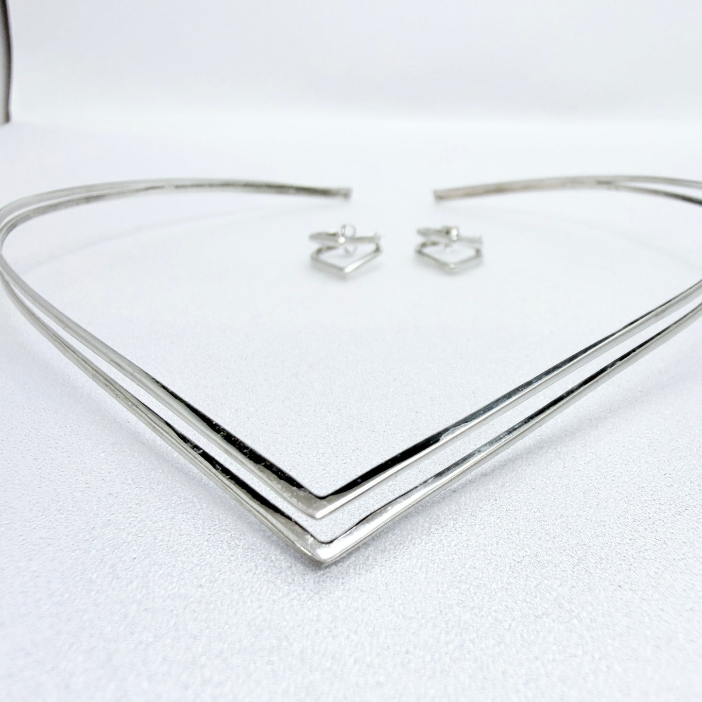 Karl Laine for Kultakeskus, Finland. Vintage Sterling Silver Neck-ring + Earrings.