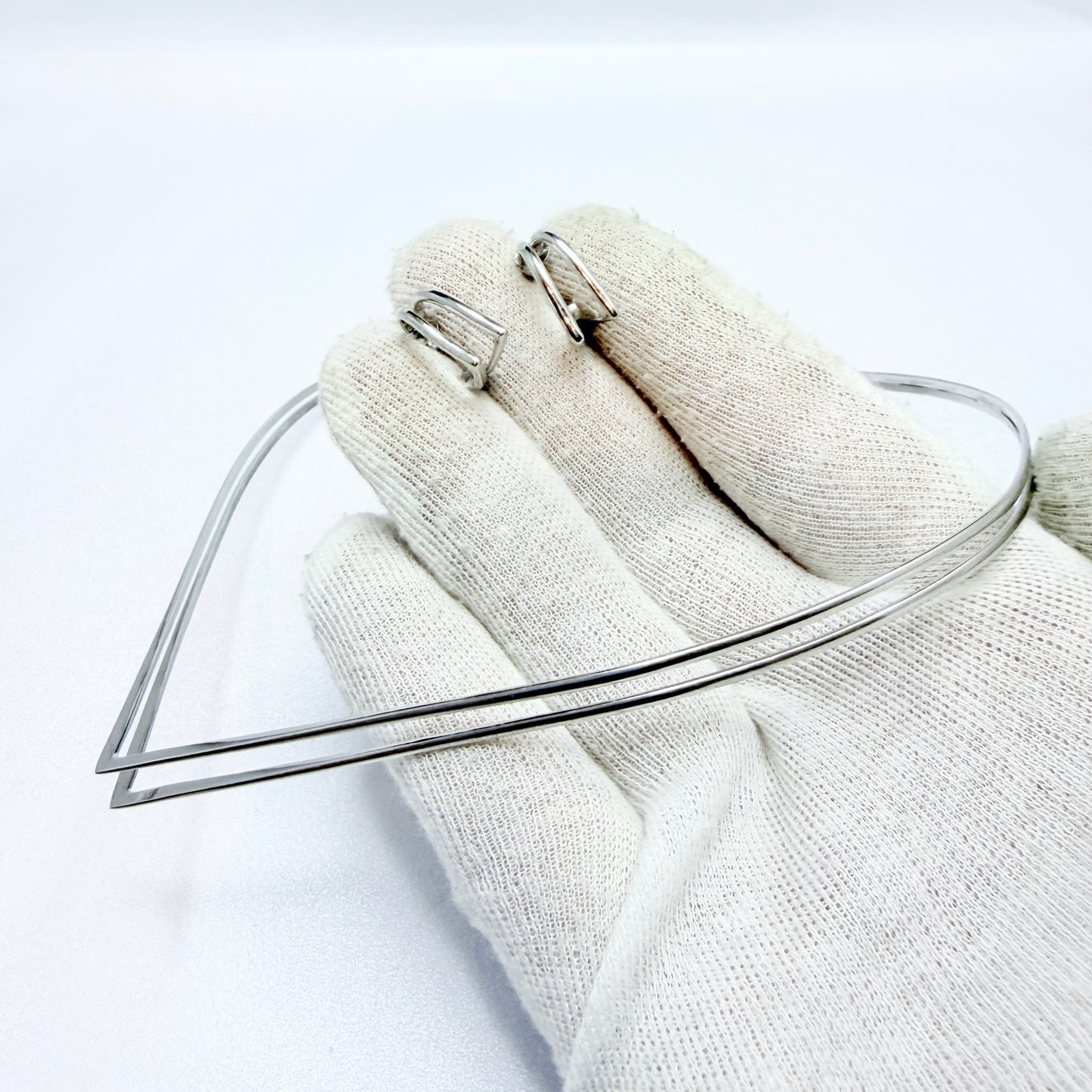 Karl Laine for Kultakeskus, Finland. Vintage Sterling Silver Neck-ring + Earrings.