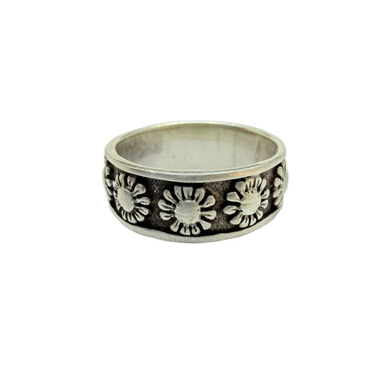 Vintage Sterling Silver Flower / Sun Band Ring.