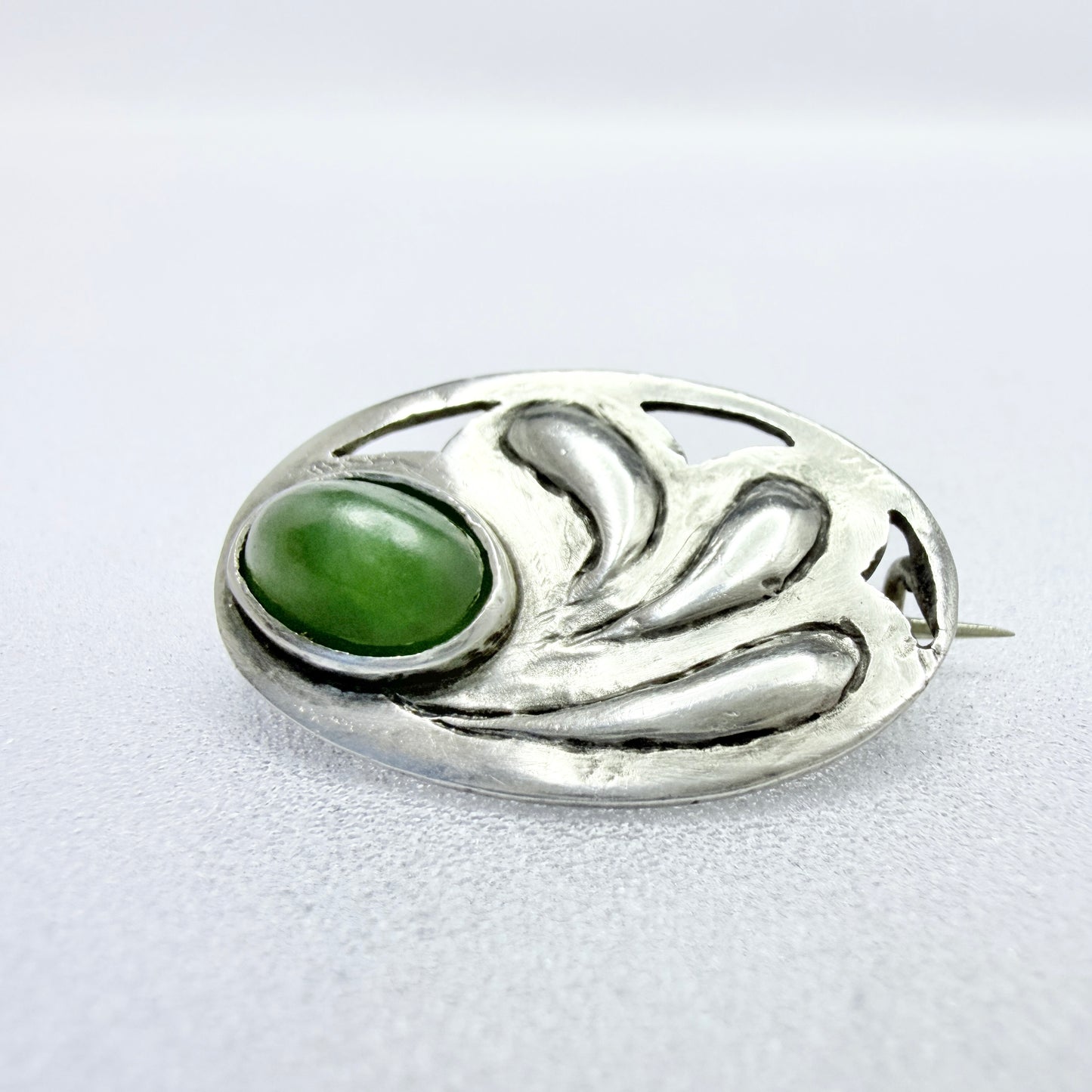 Antique Arts & Crafts Solid Silver Serpentine Stone Brooch.