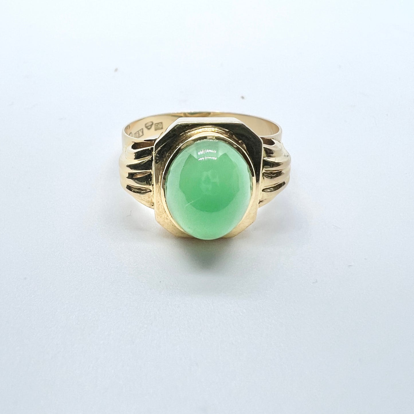 Ceson, Sweden 1955. Vintage 18k Gold Green Chrysoprase Ring