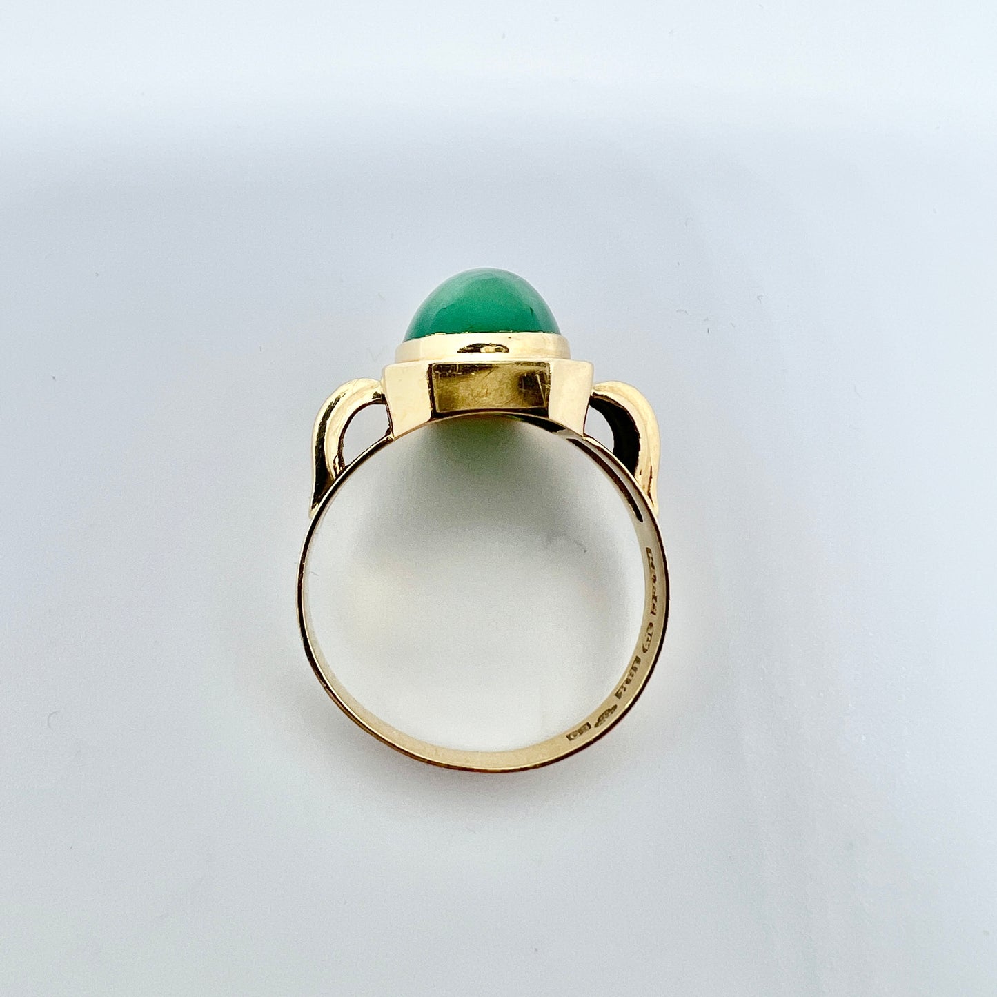 Ceson, Sweden 1955. Vintage 18k Gold Green Chrysoprase Ring