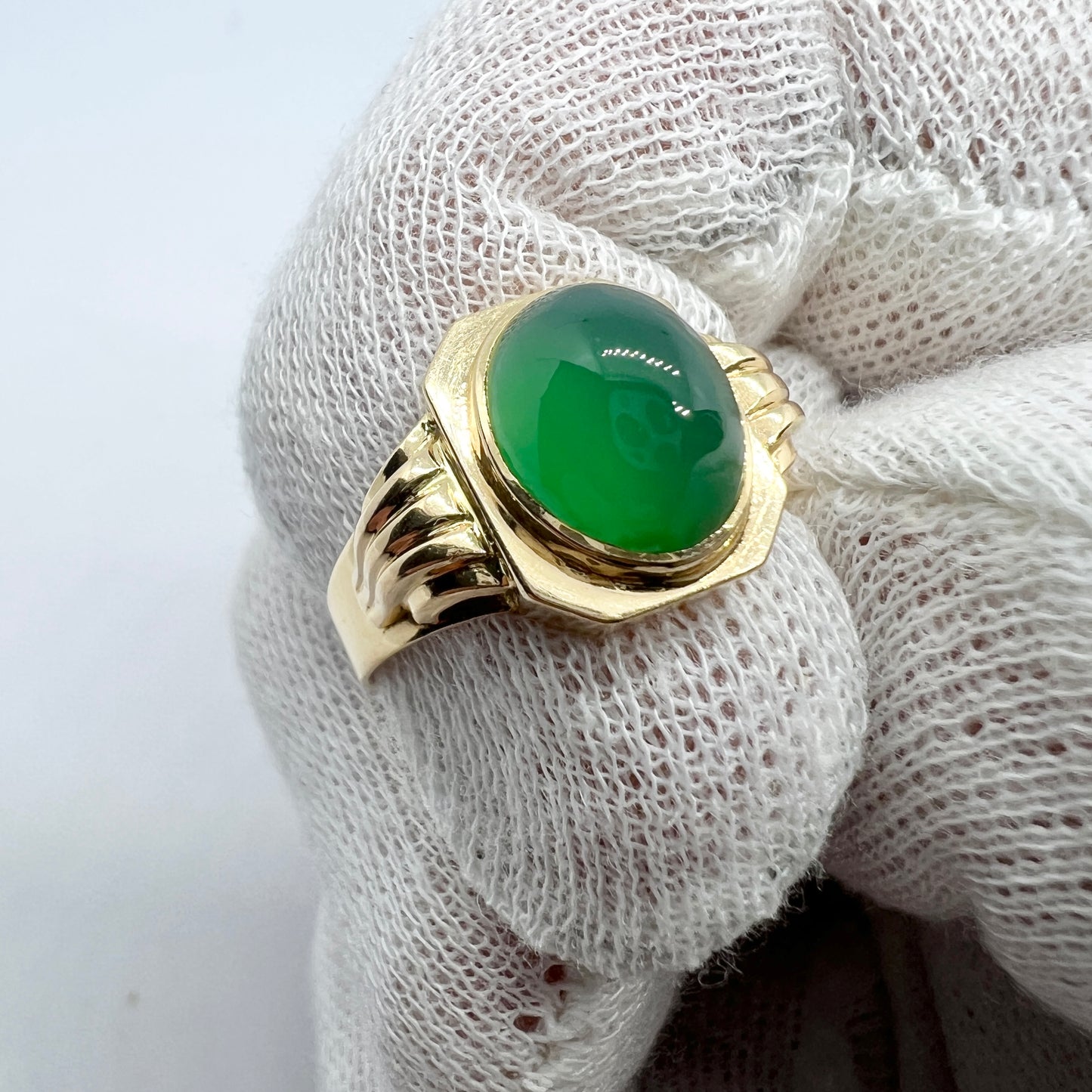 Ceson, Sweden 1955. Vintage 18k Gold Green Chrysoprase Ring