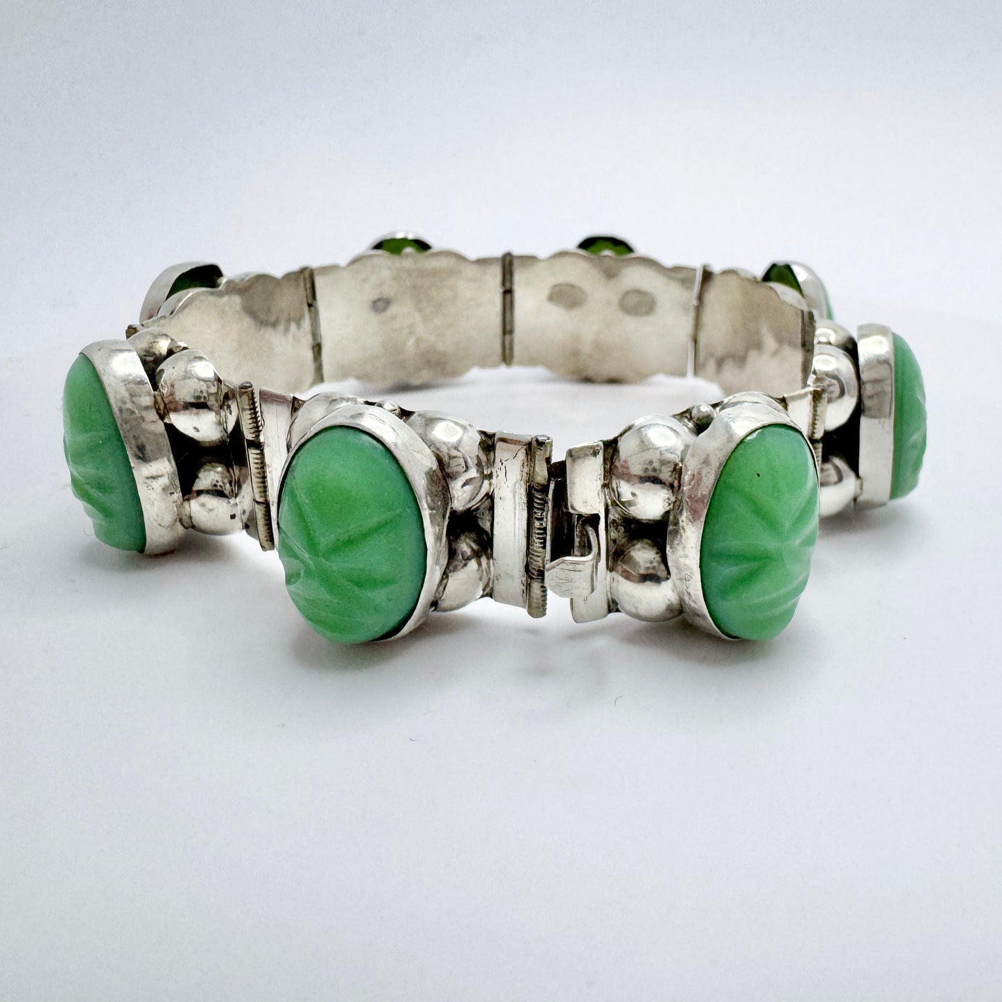 Mexico ca 1950. Vintage Sterling Silver Carved Green Onyx Bracelet.