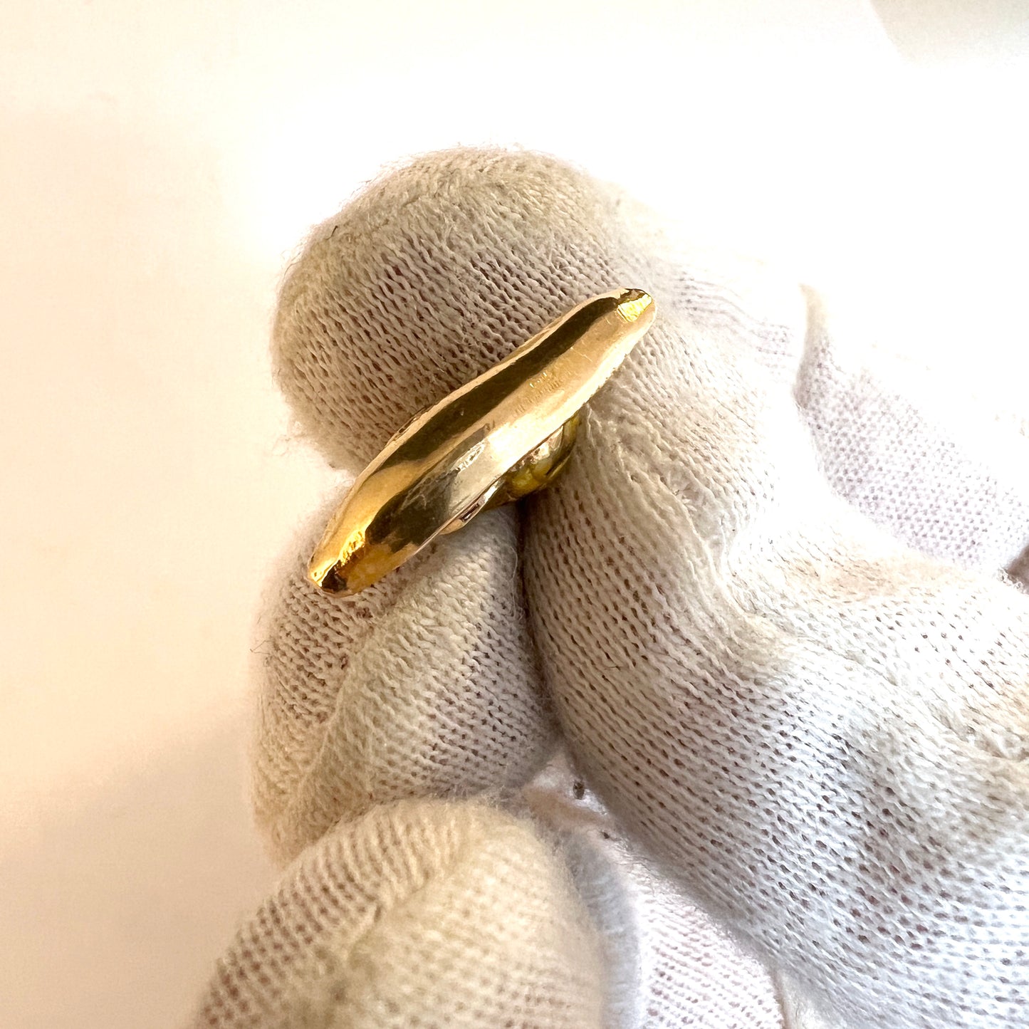 UNO A ERRE, Arezzo, Italy. Vintage 18k Gold Enamel Snail Charm.