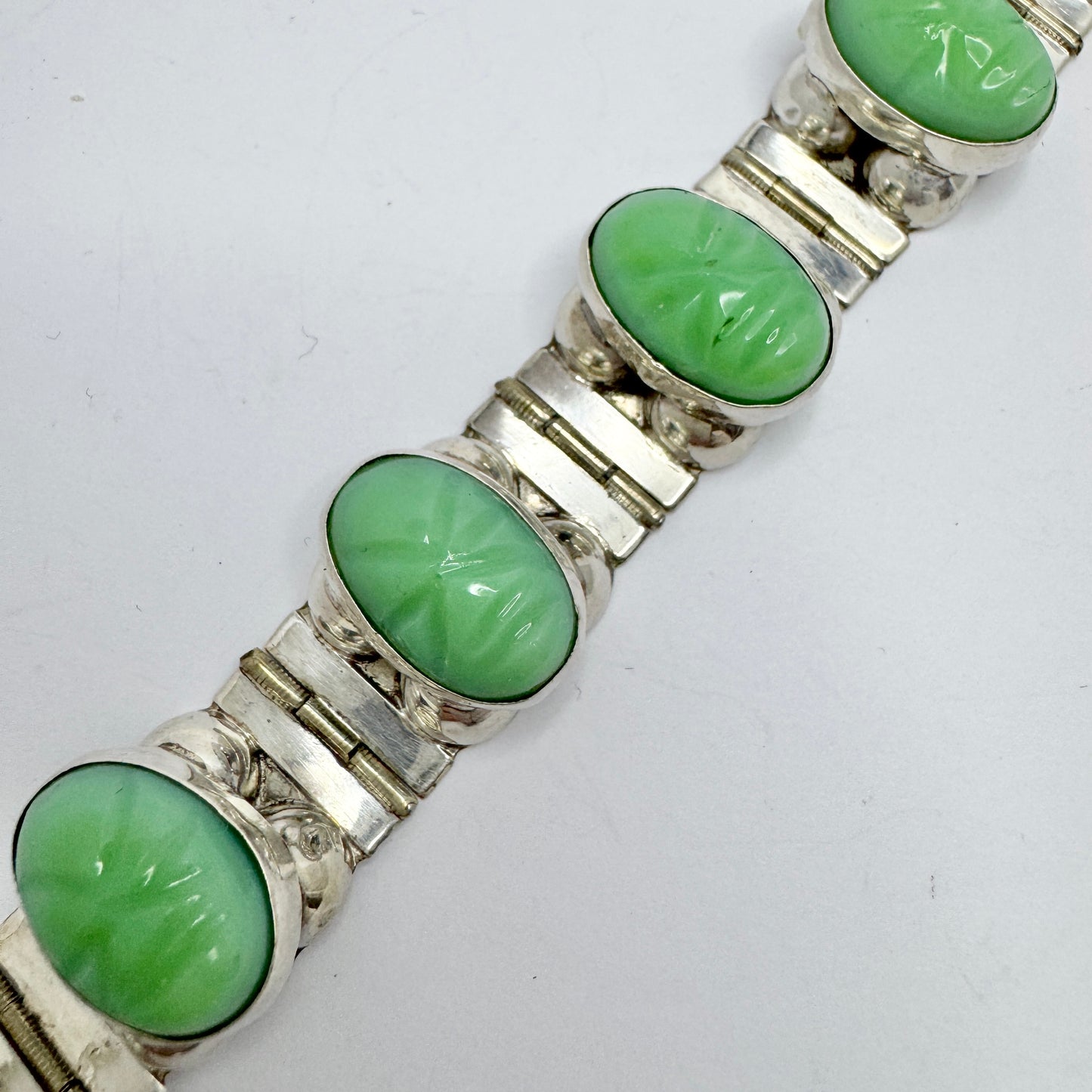 Mexico ca 1950. Vintage Sterling Silver Carved Green Onyx Bracelet.