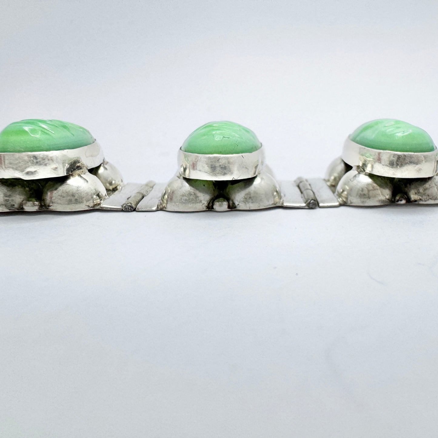Mexico ca 1950. Vintage Sterling Silver Carved Green Onyx Bracelet.