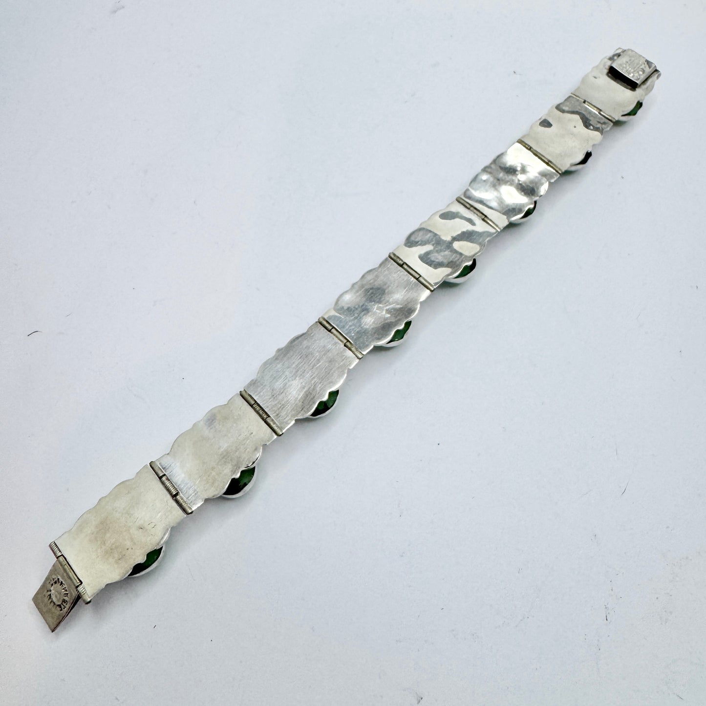 Mexico ca 1950. Vintage Sterling Silver Carved Green Onyx Bracelet.