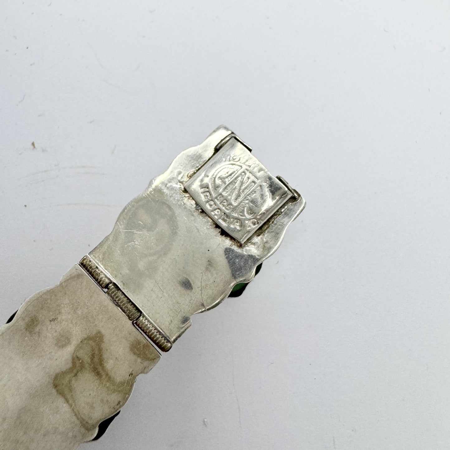 Mexico ca 1950. Vintage Sterling Silver Carved Green Onyx Bracelet.