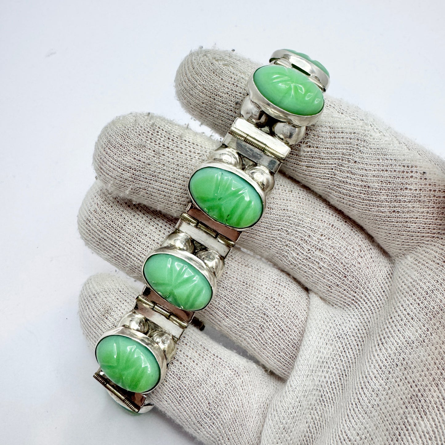 Mexico ca 1950. Vintage Sterling Silver Carved Green Onyx Bracelet.