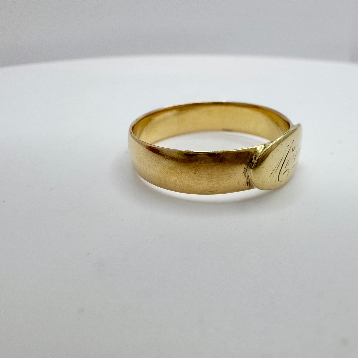 P August Öhman, Sweden 1901. Antique 18k Gold Memory Ring.