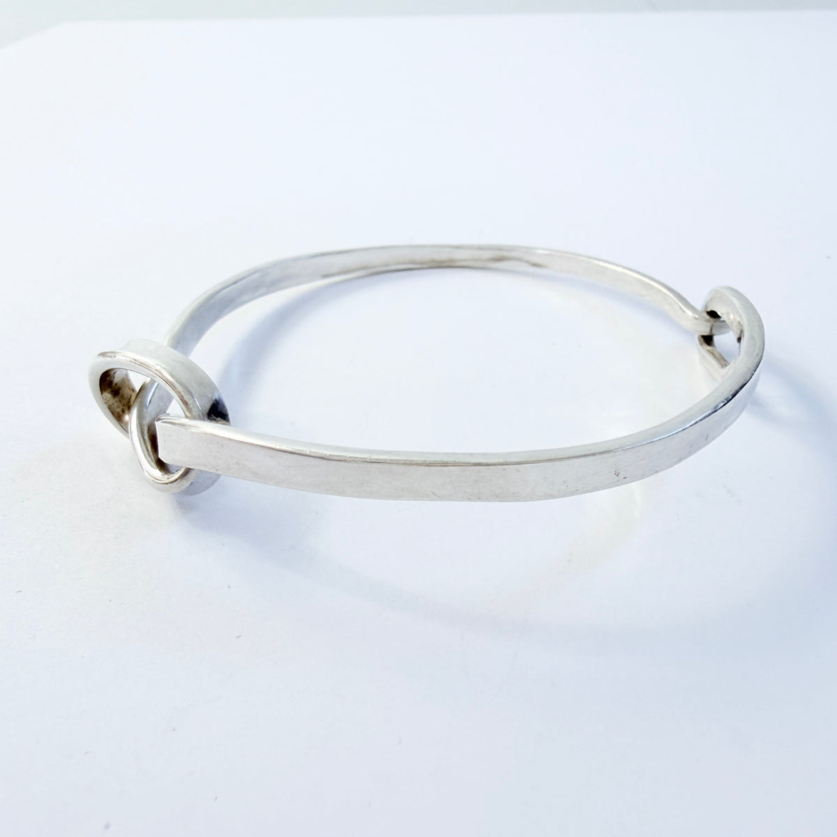 Dan Smedman, Sweden. Hand-wrought Sterling Silver Love Knot Bangle Bracelet.