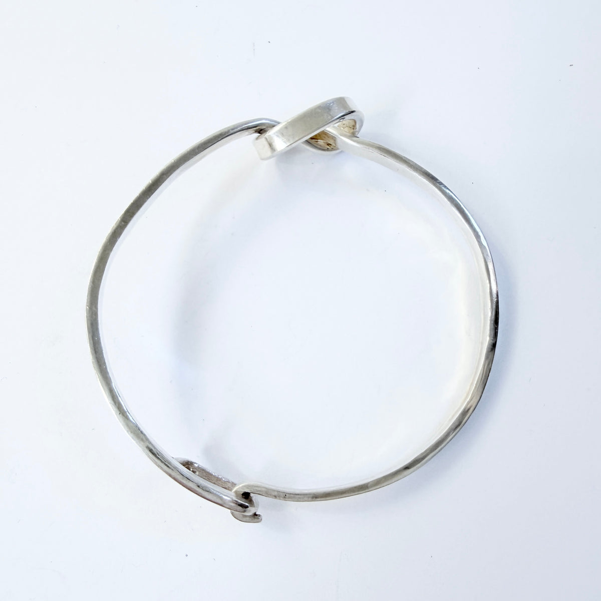 Dan Smedman, Sweden. Hand-wrought Sterling Silver Love Knot Bangle Bracelet.