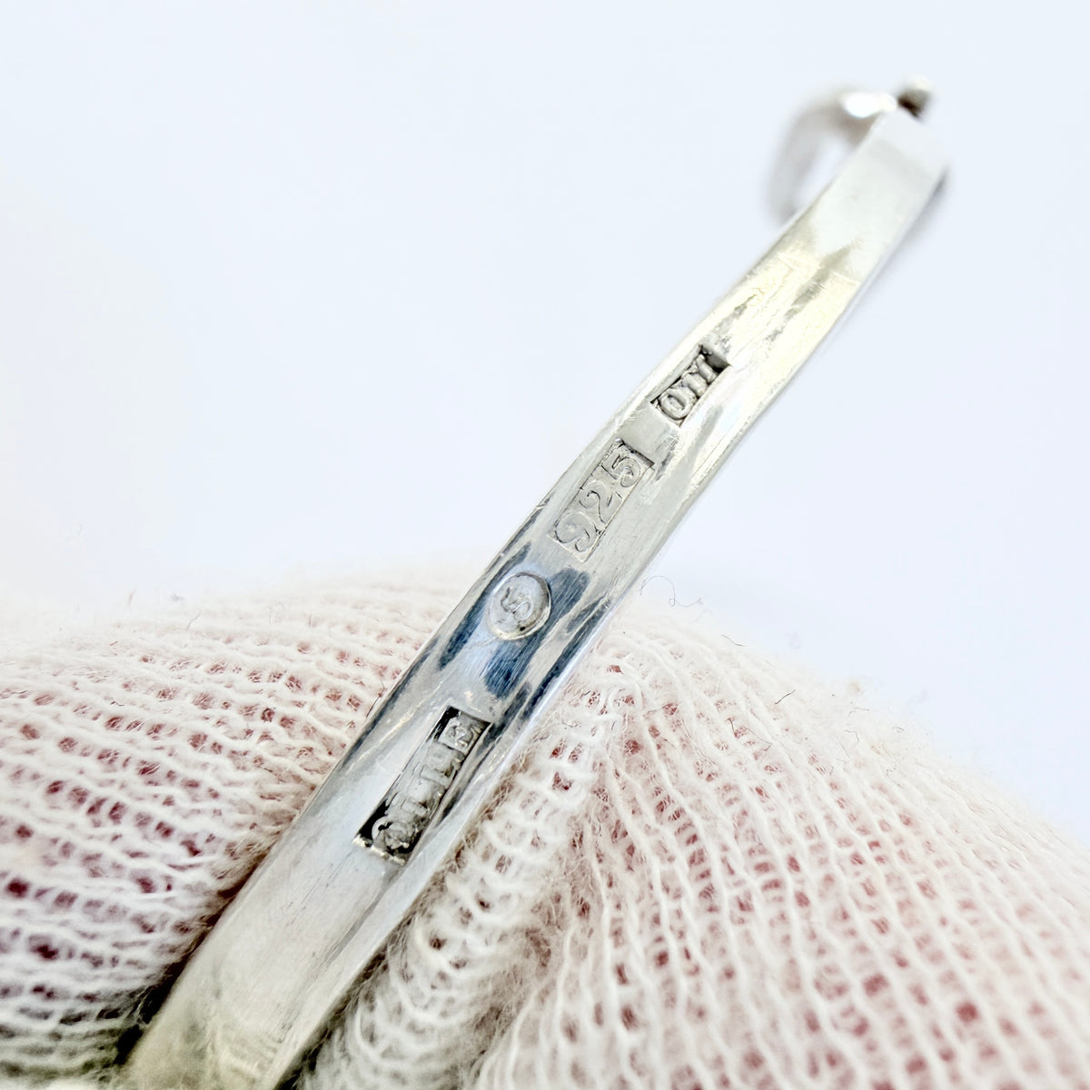 Dan Smedman, Sweden. Hand-wrought Sterling Silver Love Knot Bangle Bracelet.