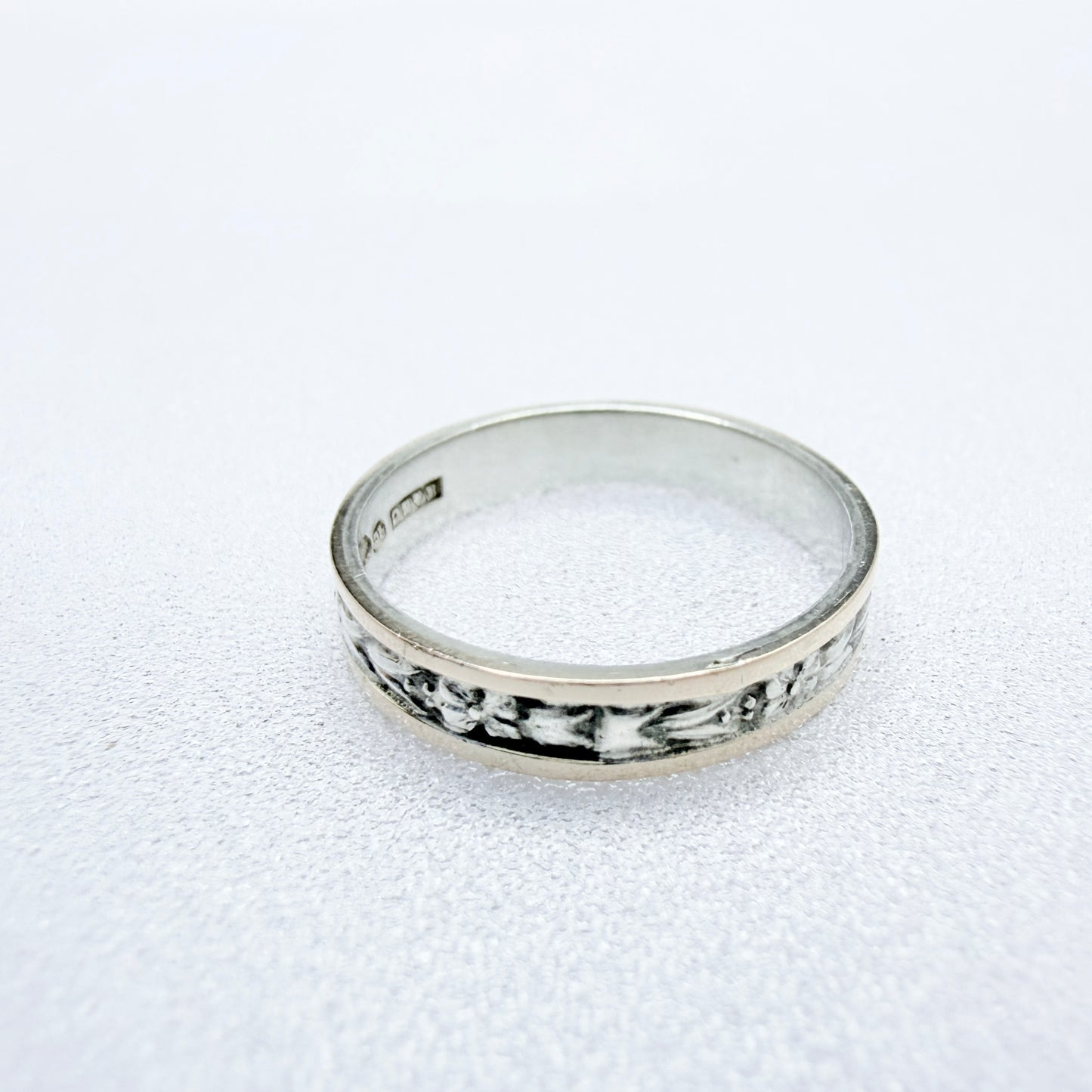 K&E Carlson, Sweden 1951. Vintage Solid Silver Gold Detail Flower Band Ring.