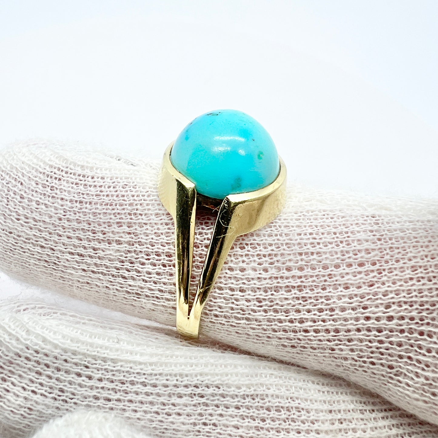 Vintage Modernist 1960s. 14k Gold Turquoise Ring.