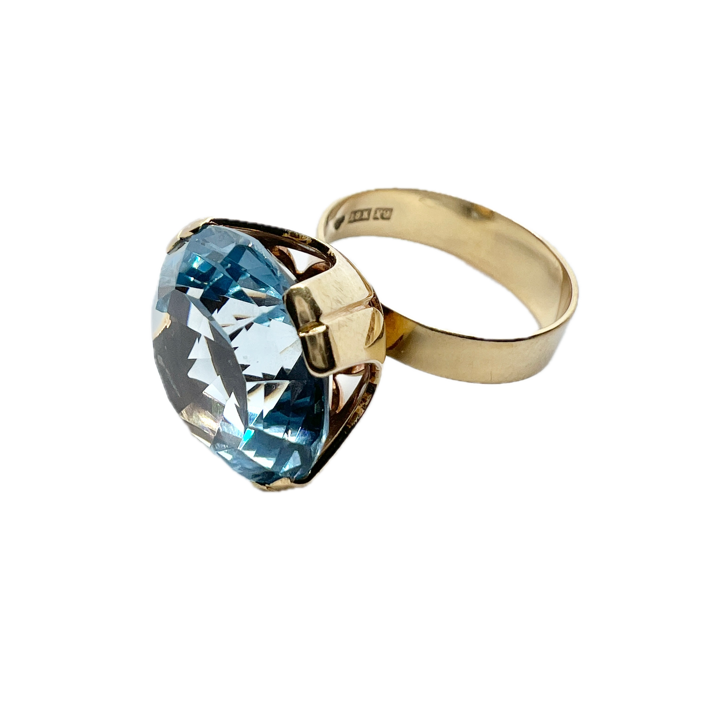 Hedbergs, Sweden 1965. Vintage 18k Gold Blue Synthetic Spinel Ring.