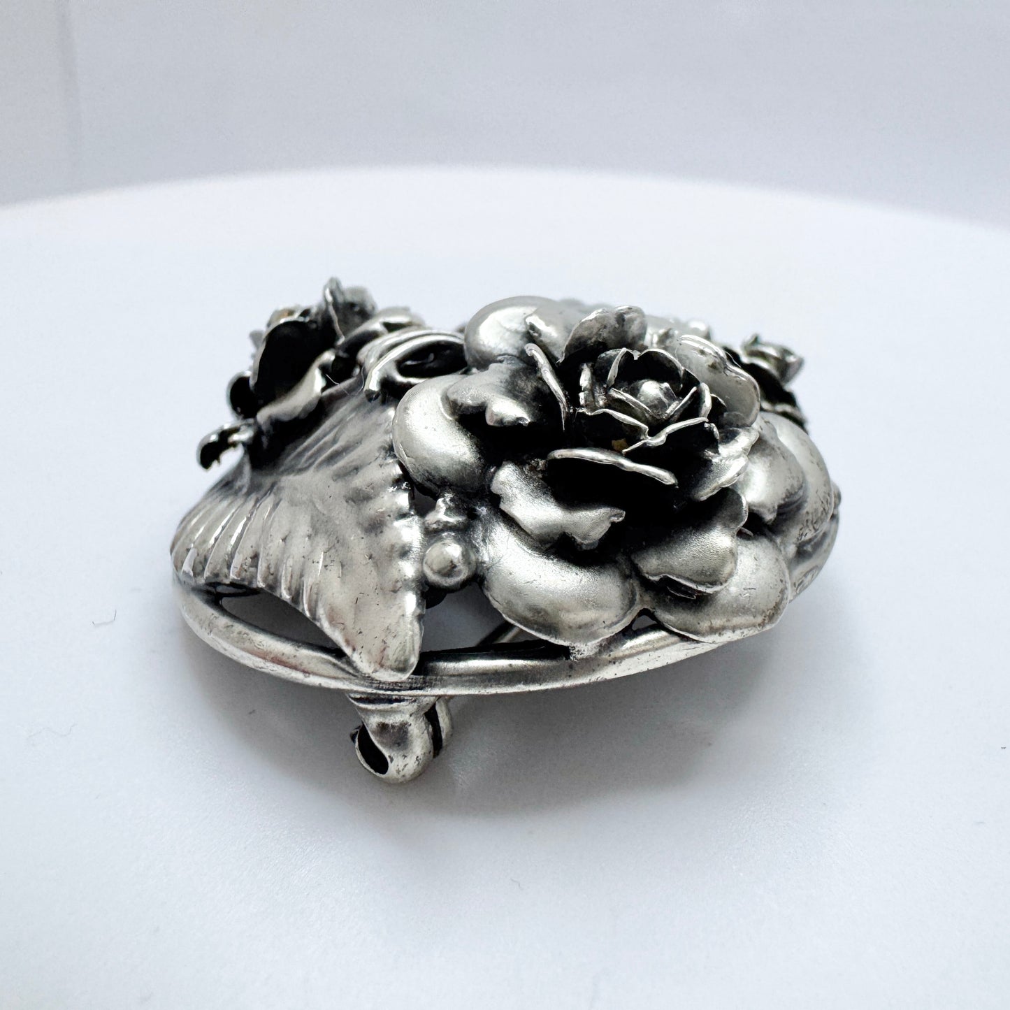 Hobé. Vintage 1940s Sterling Silver Flower Brooch.