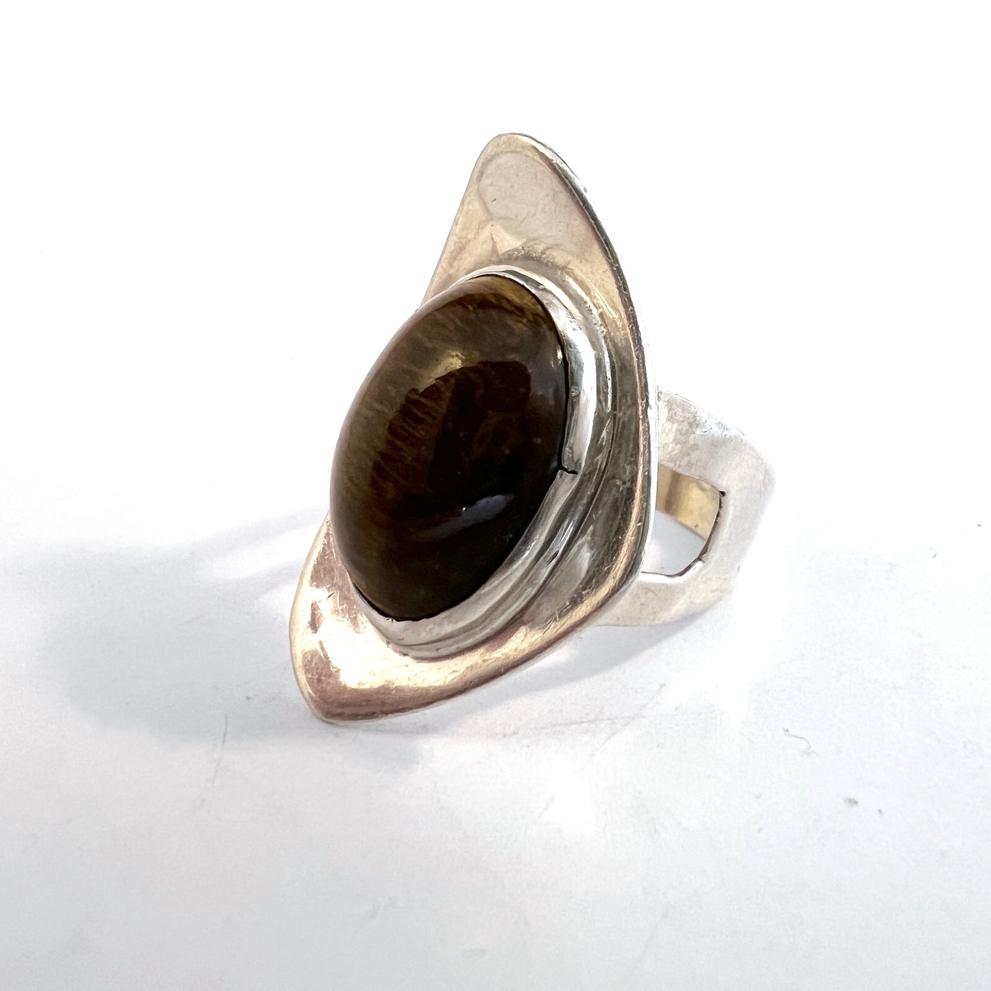 Ernst Wahlund, Sweden 1961. Vintage Modernist Sterling Silver Tiger's Eye Ring.