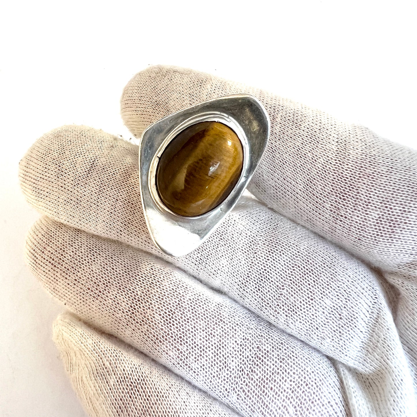 Ernst Wahlund, Sweden 1961. Vintage Modernist Sterling Silver Tiger's Eye Ring.